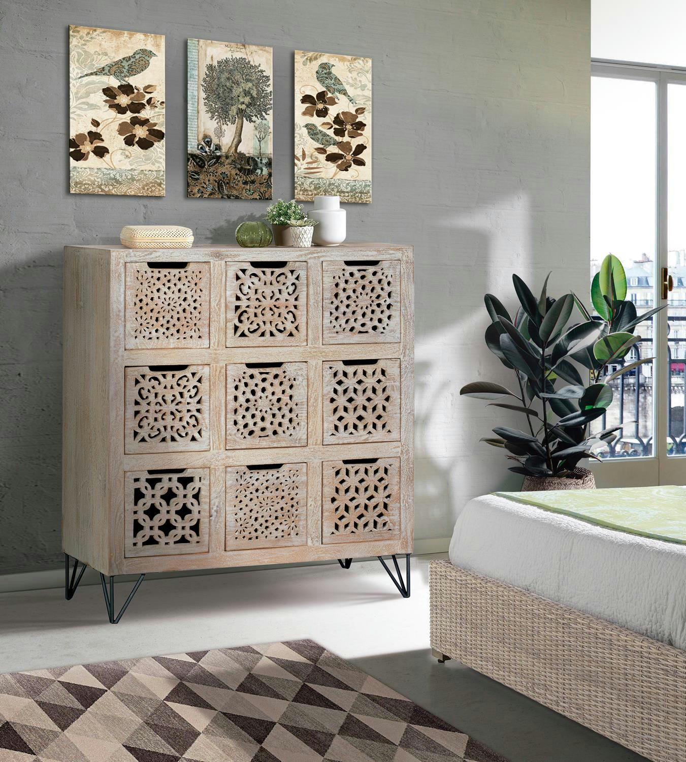 - Commode en manguier blanc vieilli
