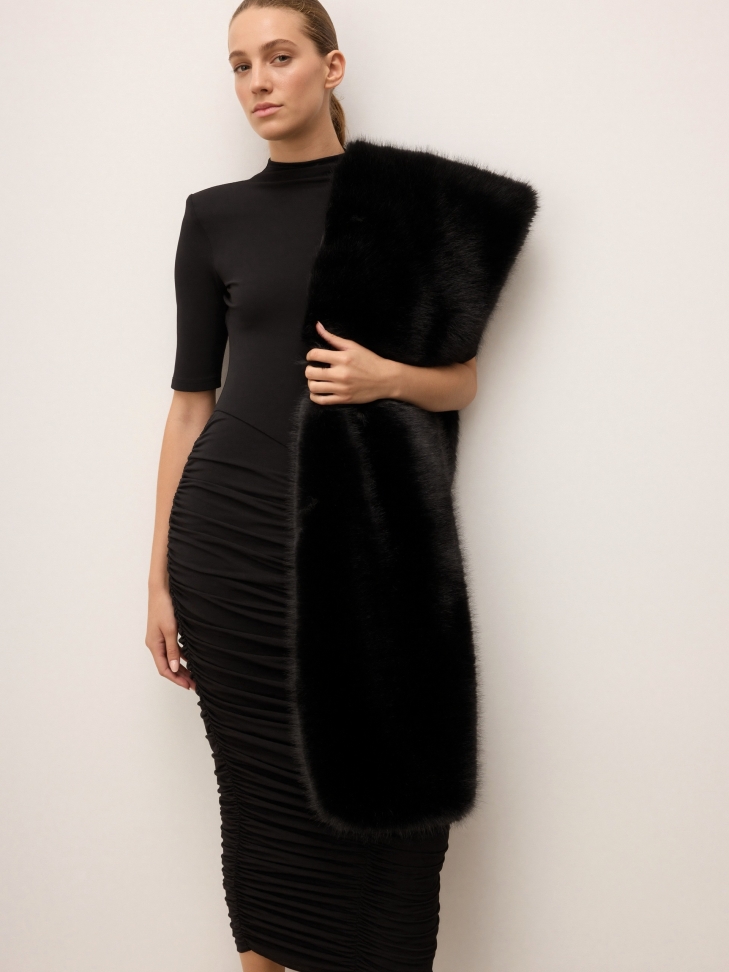 Black synthetic fur etolo