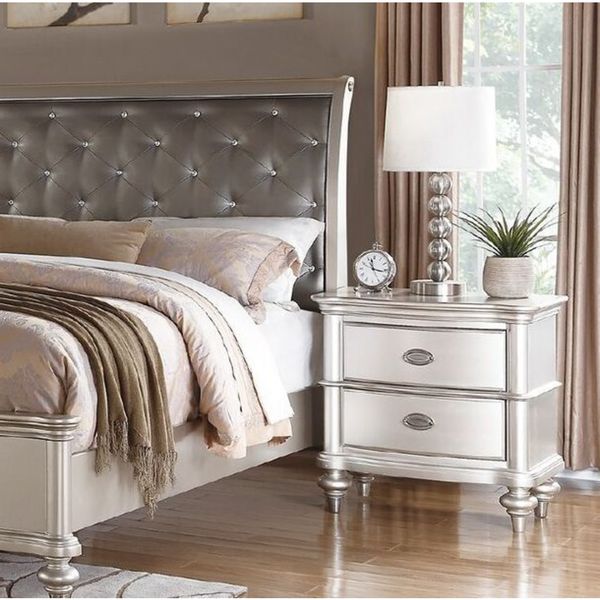 Silver Orchid Boland 4-piece Bedroom Set