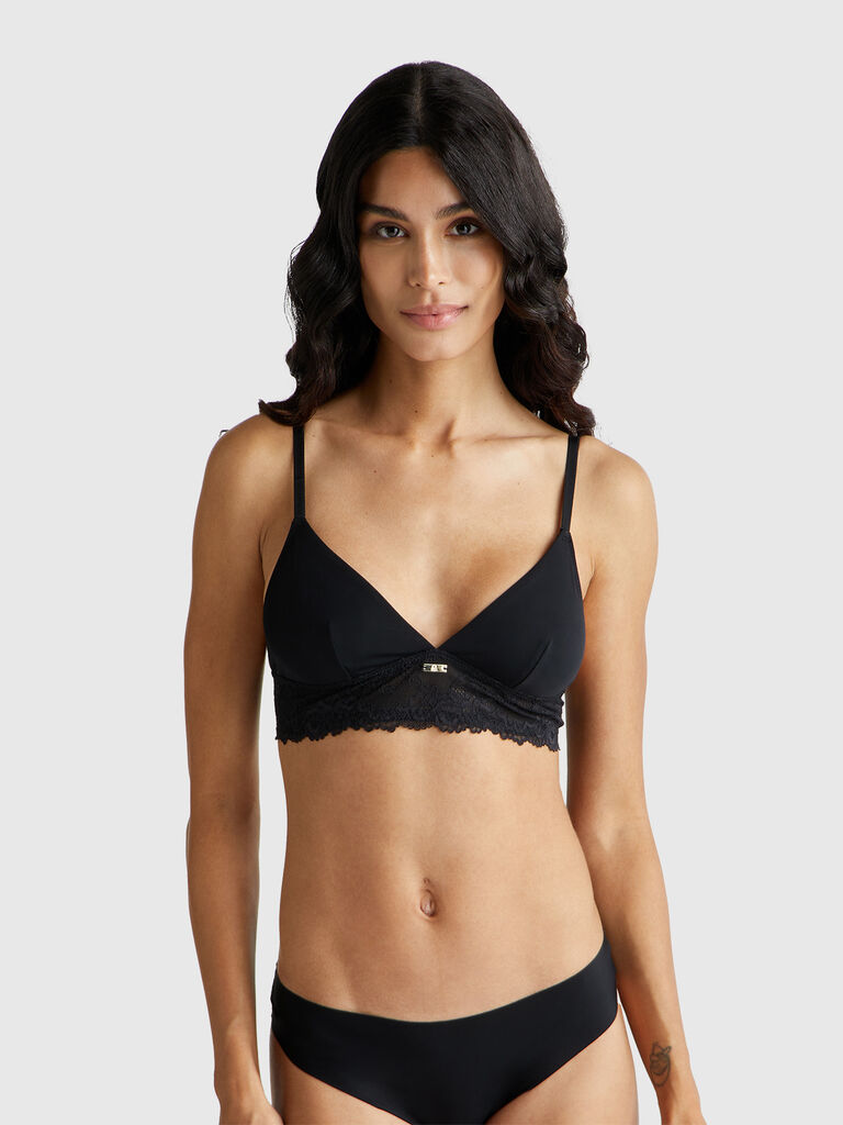 Triangle bra with lace