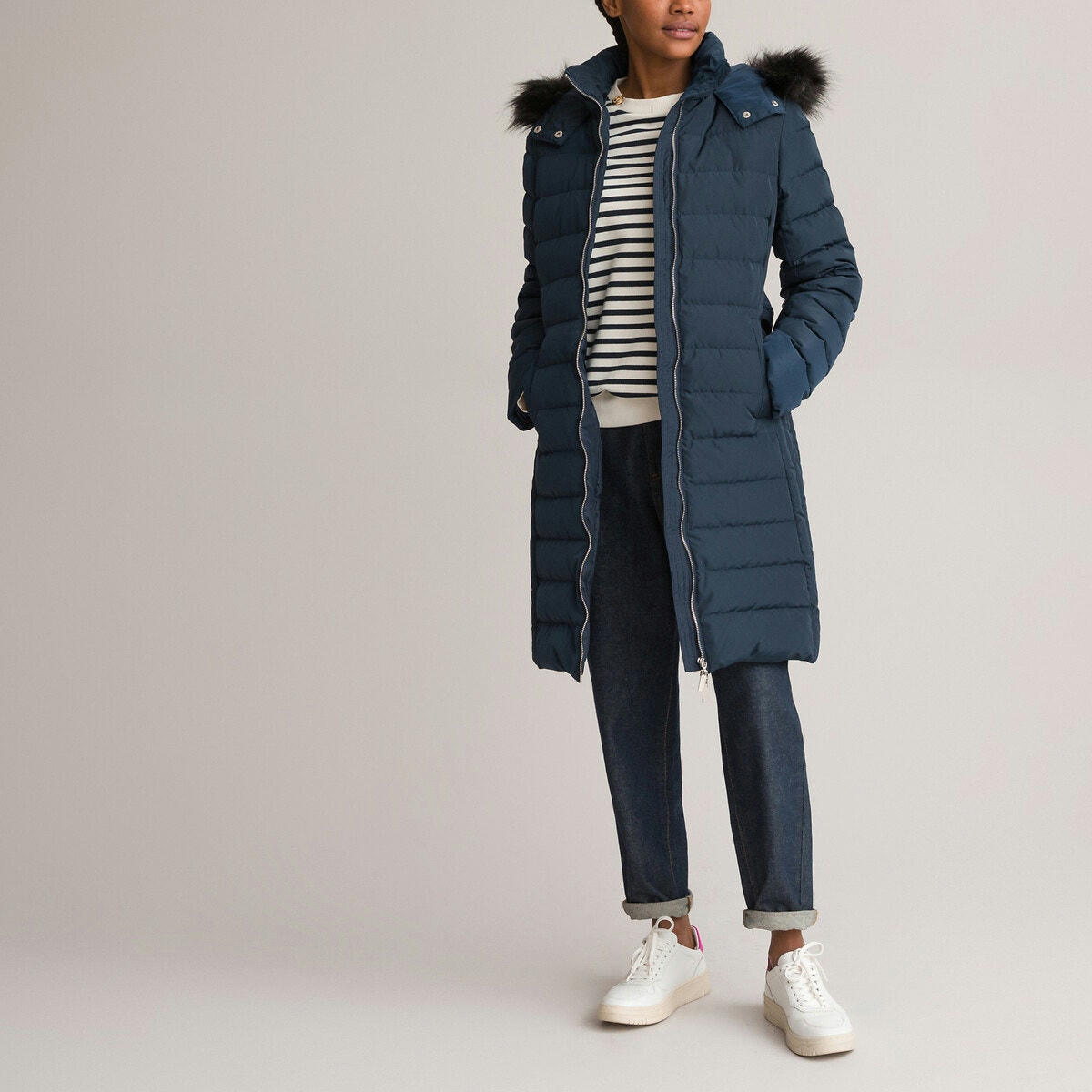 Doudoune longue capuche bord duveteux poils longs