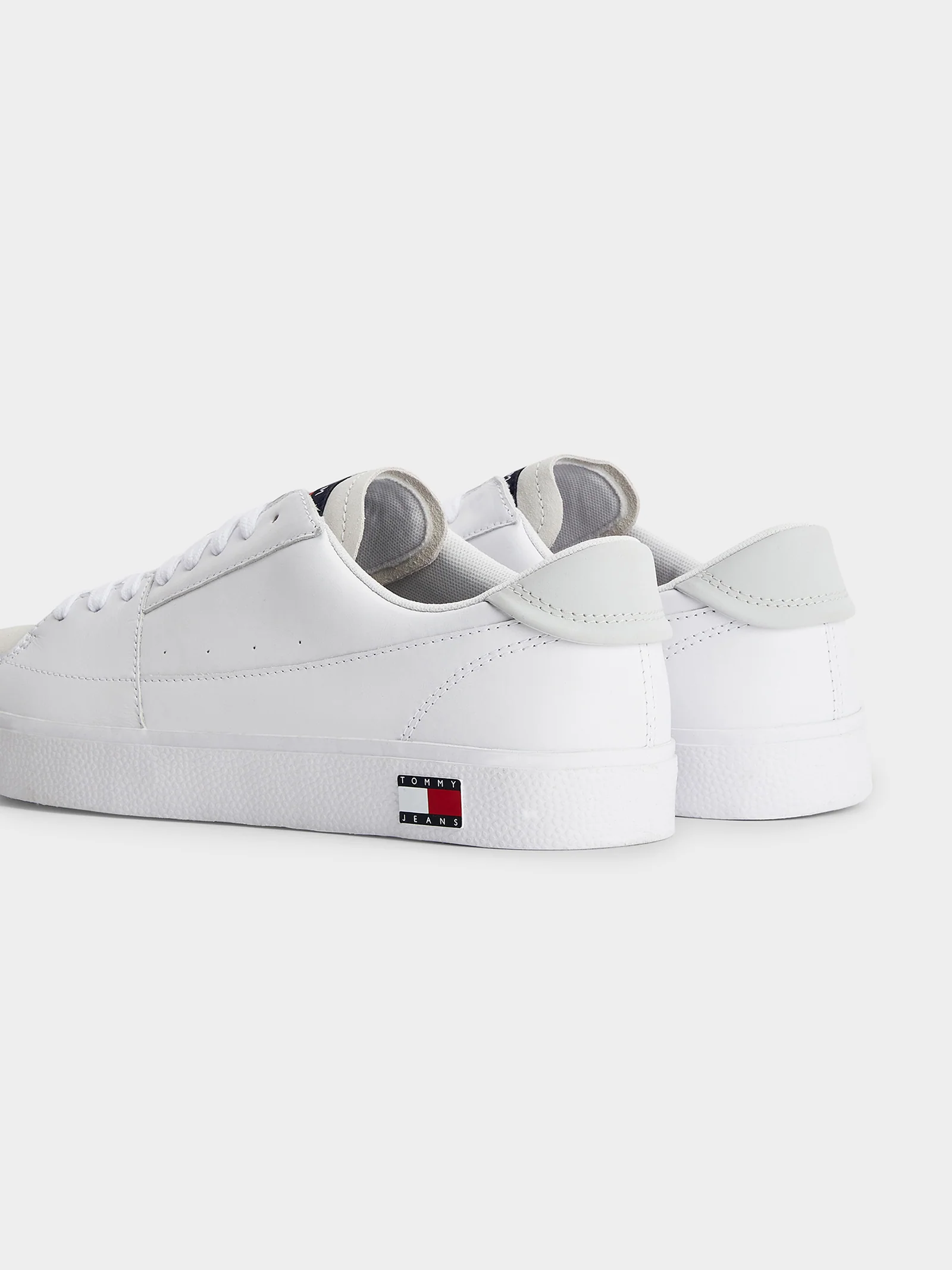 Mens Essential Badge Lace Up Trainers