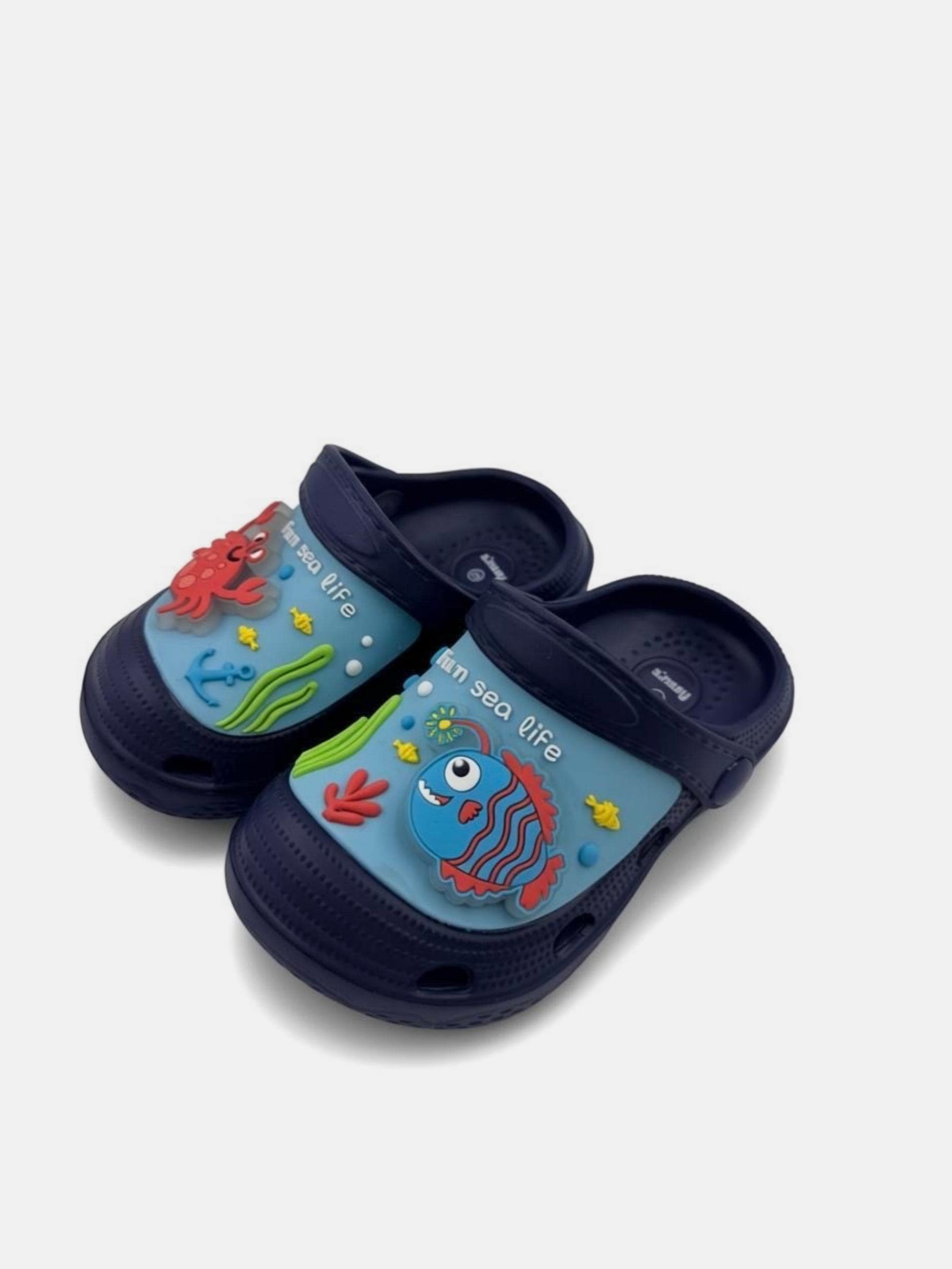 Sandały z aplikacjami 3D