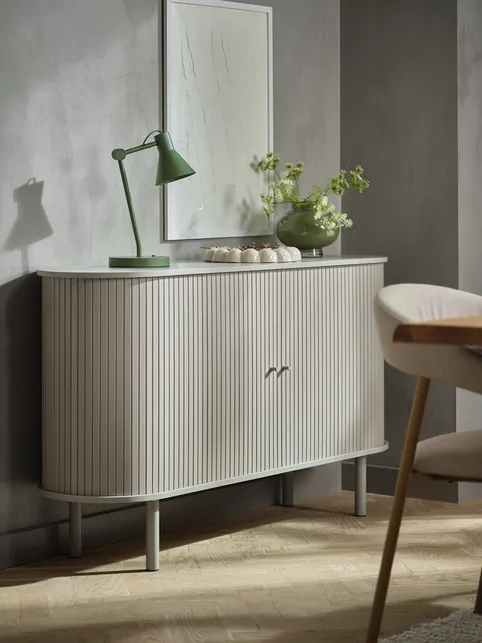 Skænk DYVIG 140cm 2 jalousilåger sand