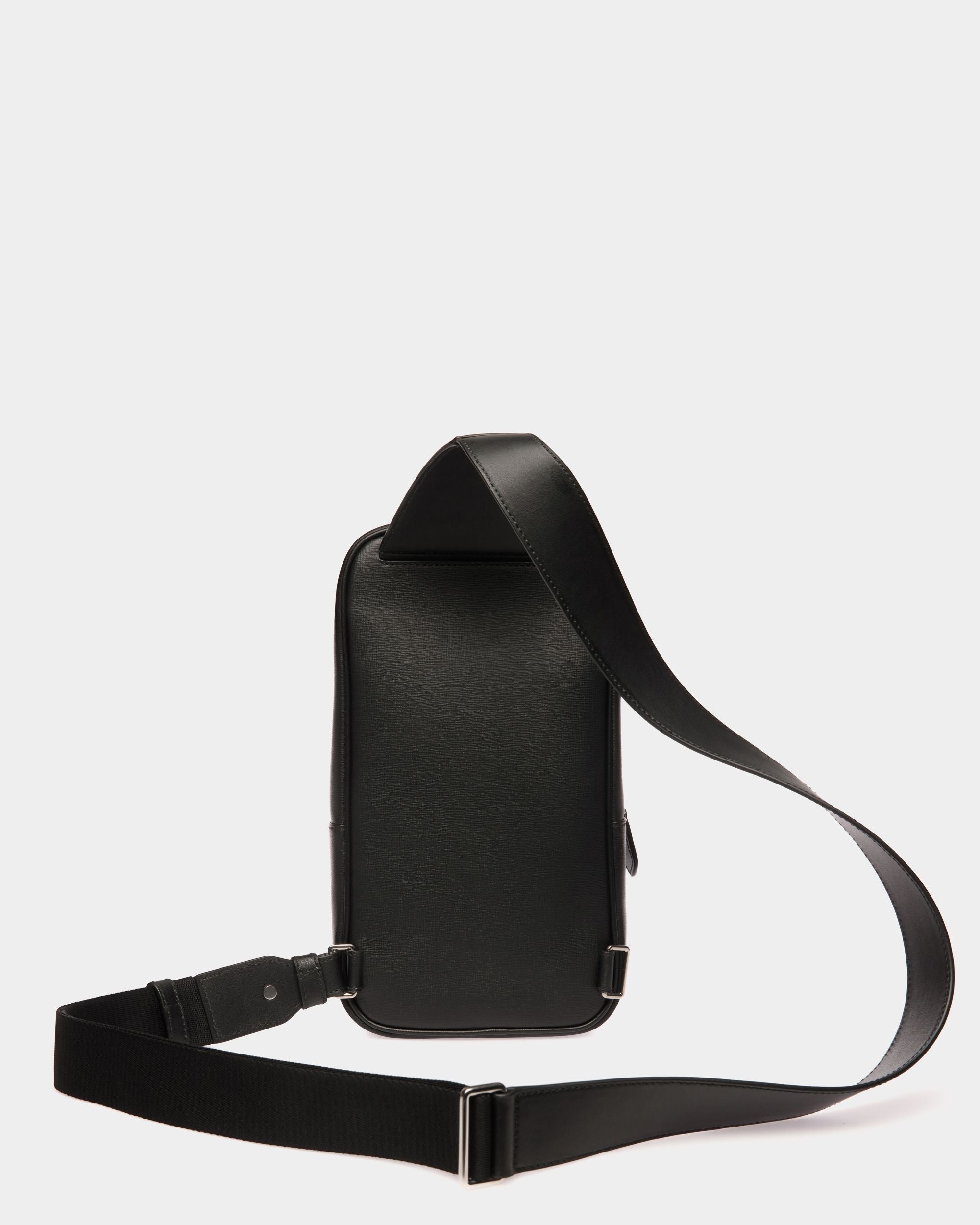 Mythos Sling Bag Aus Recyceltem Leder In Schwarz