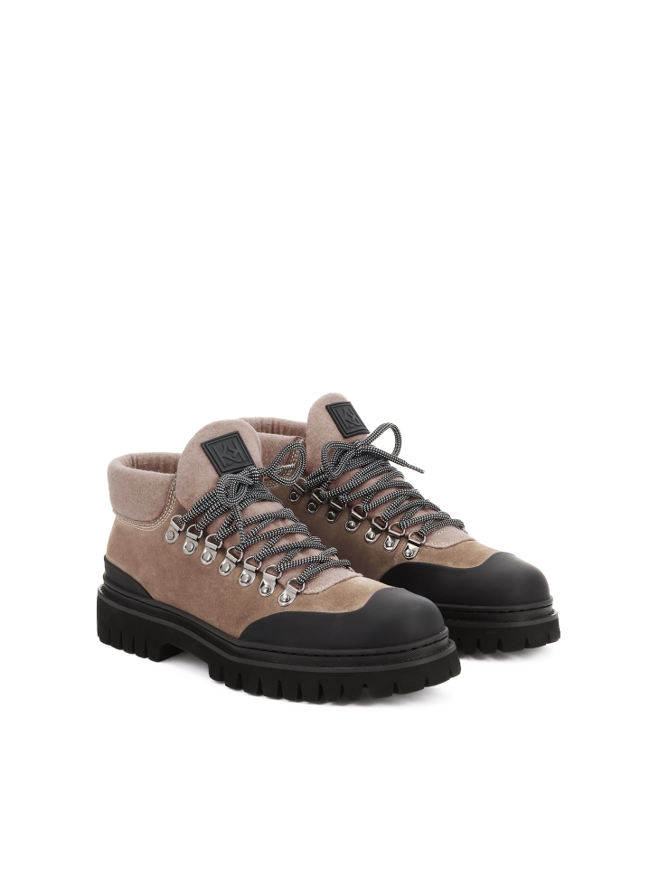 Lace-up boots made of combined materials