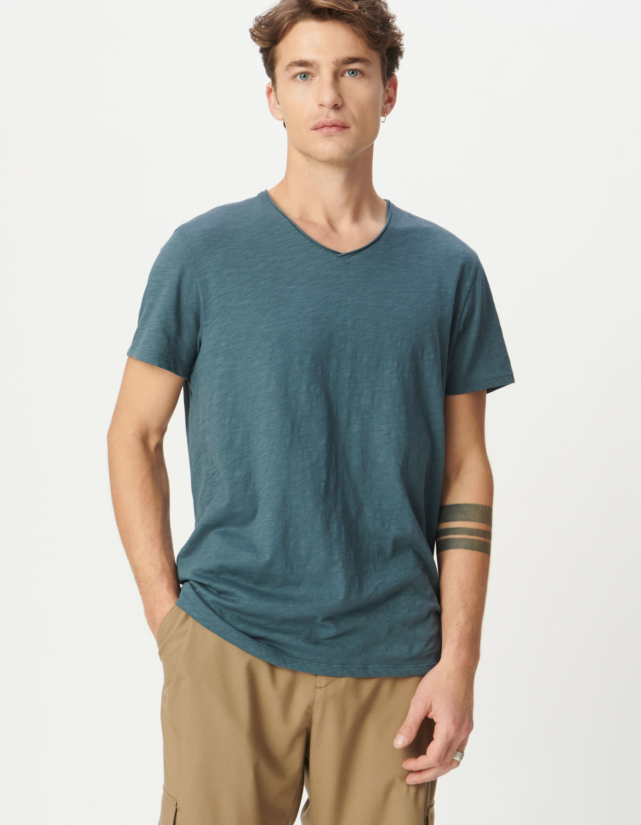 T-shirt encolure V bleu grisé coton bio flammé Homme
