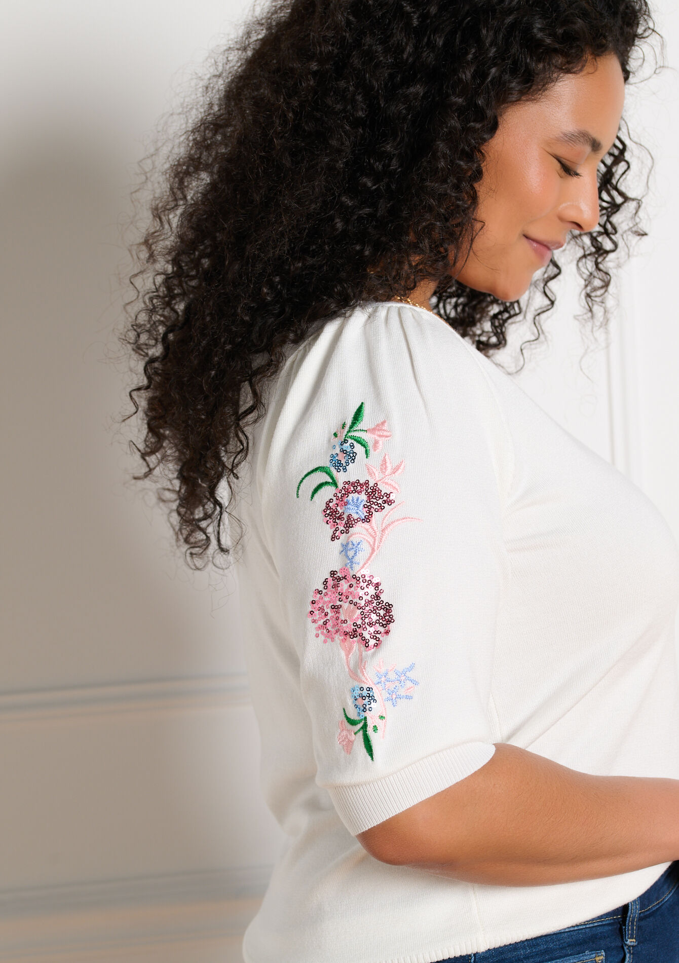 Trui met geborduurde bloemen