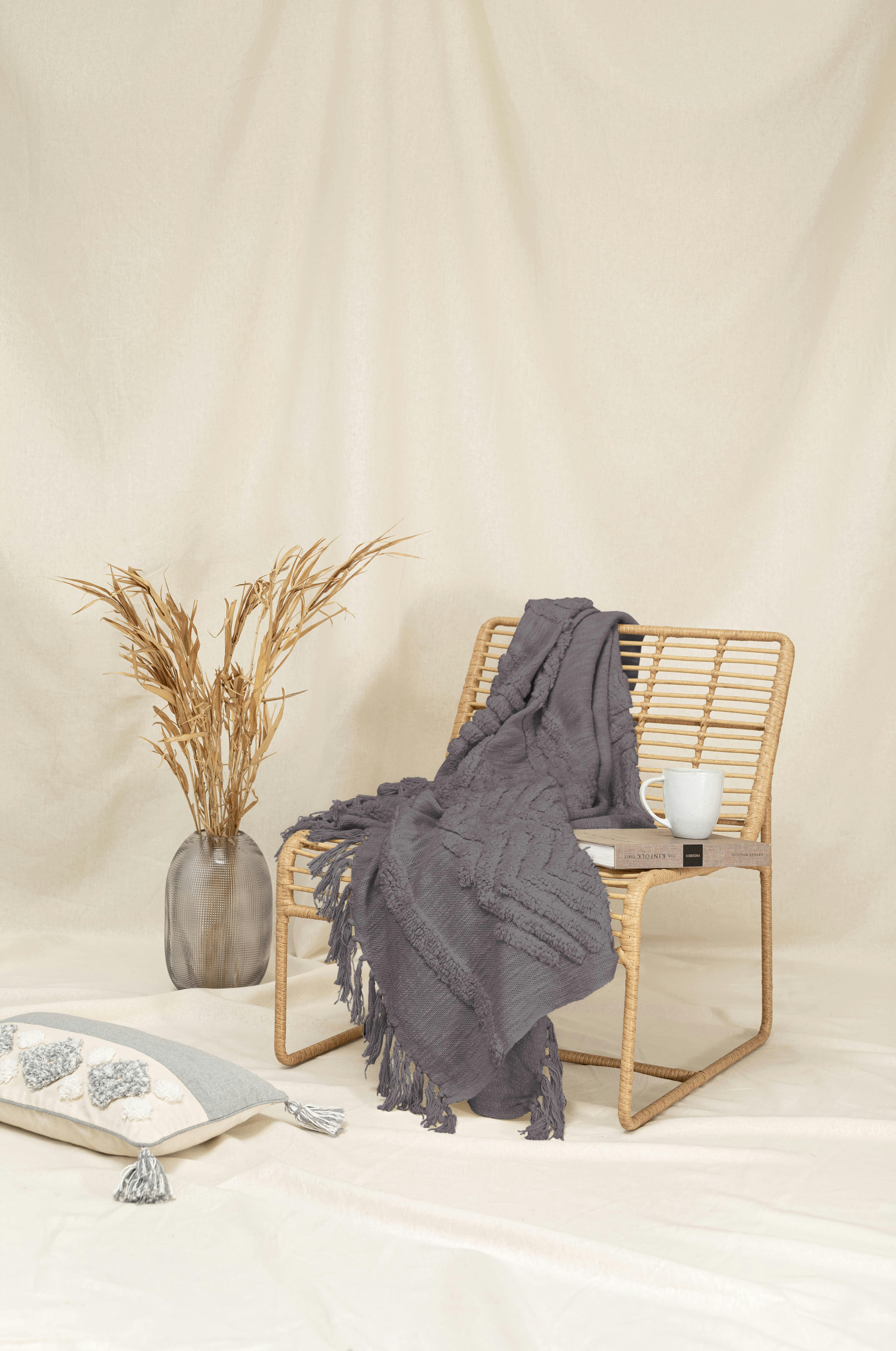 ADARA - Plaid coton anthracite avec relief et franges à pompons 170x130