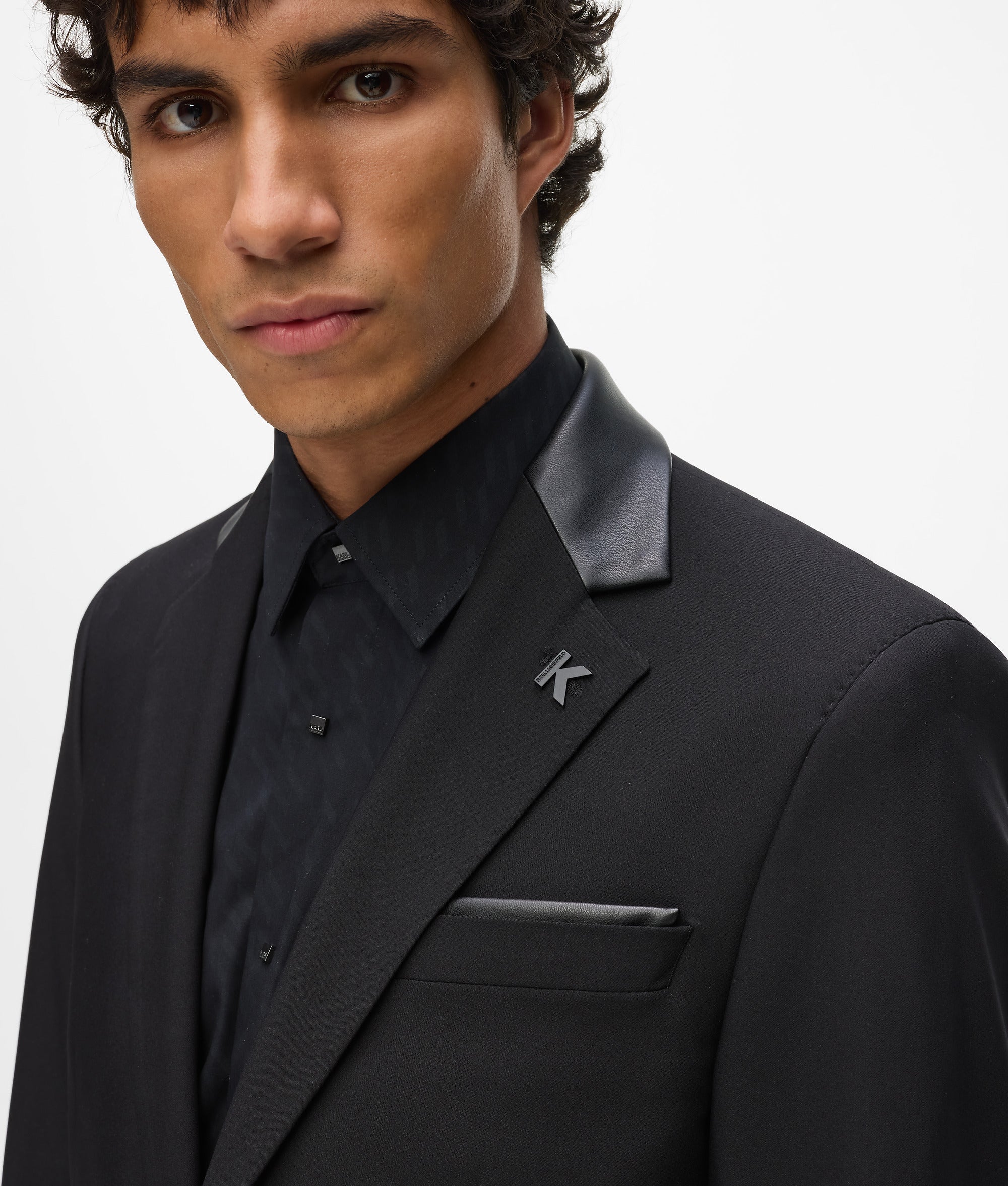 Blazer avec détails en simili-cuir