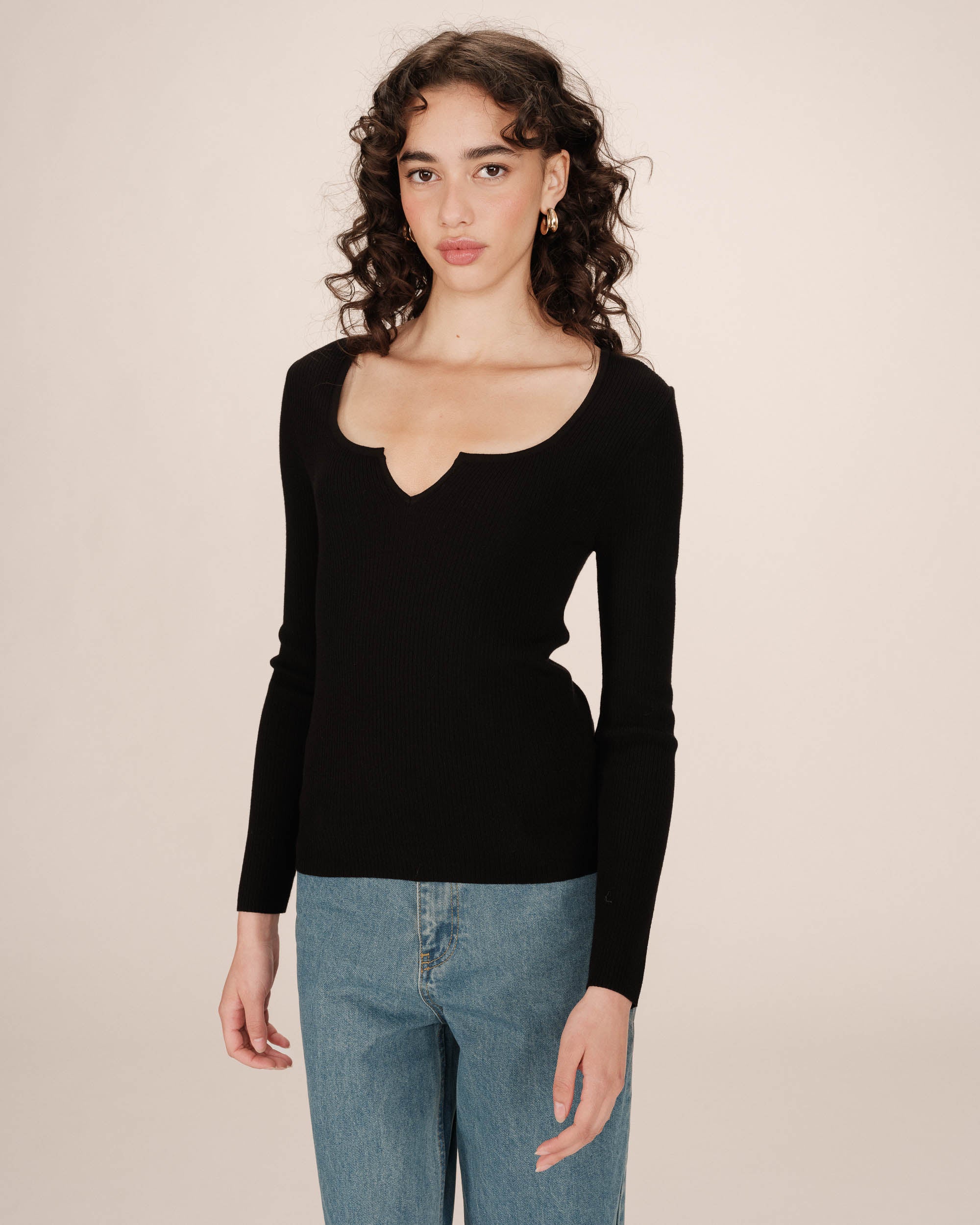 Pull encolure fendue noir Salem