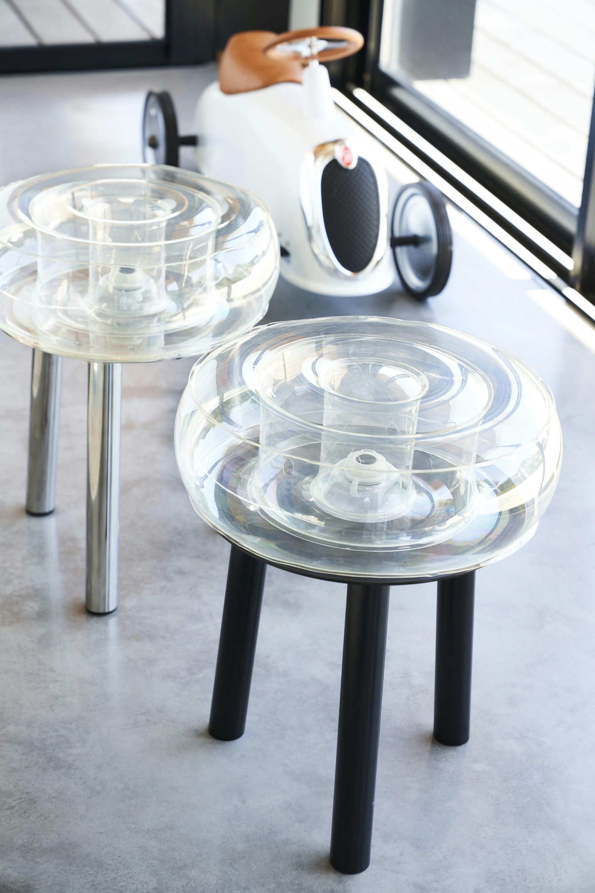 FLOOFY - Tabouret tpu bleu cristal pieds en aluminium