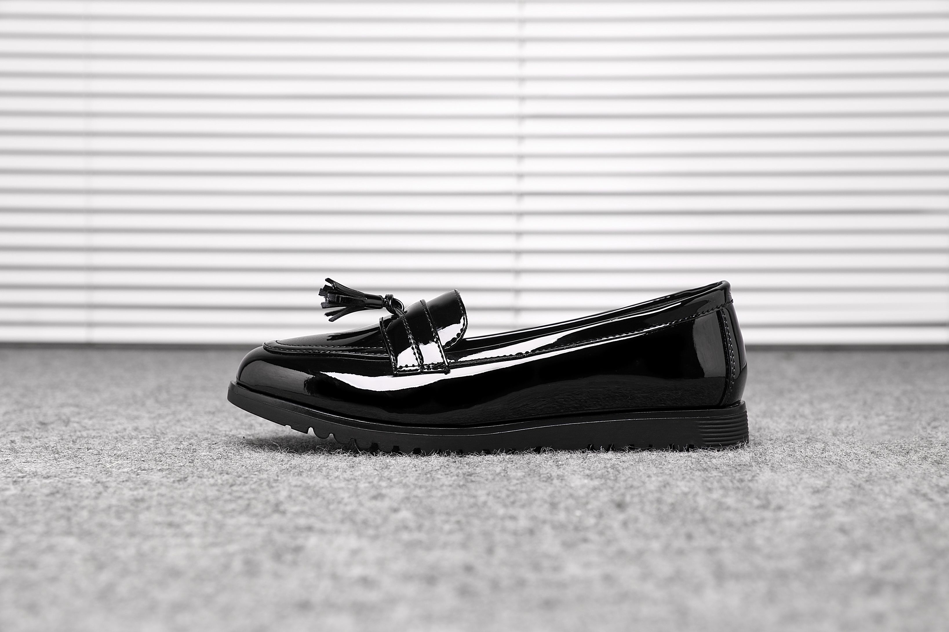 IVACHY Black Patent Loafers with Tassel Style – Slip-On Flat Shoes