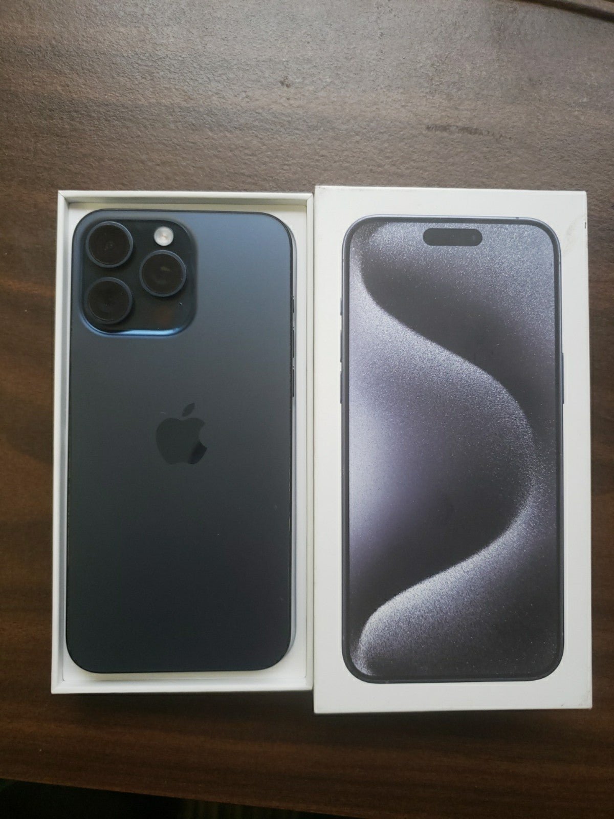 iPhone 15 pro max UNLOCKED 256gb