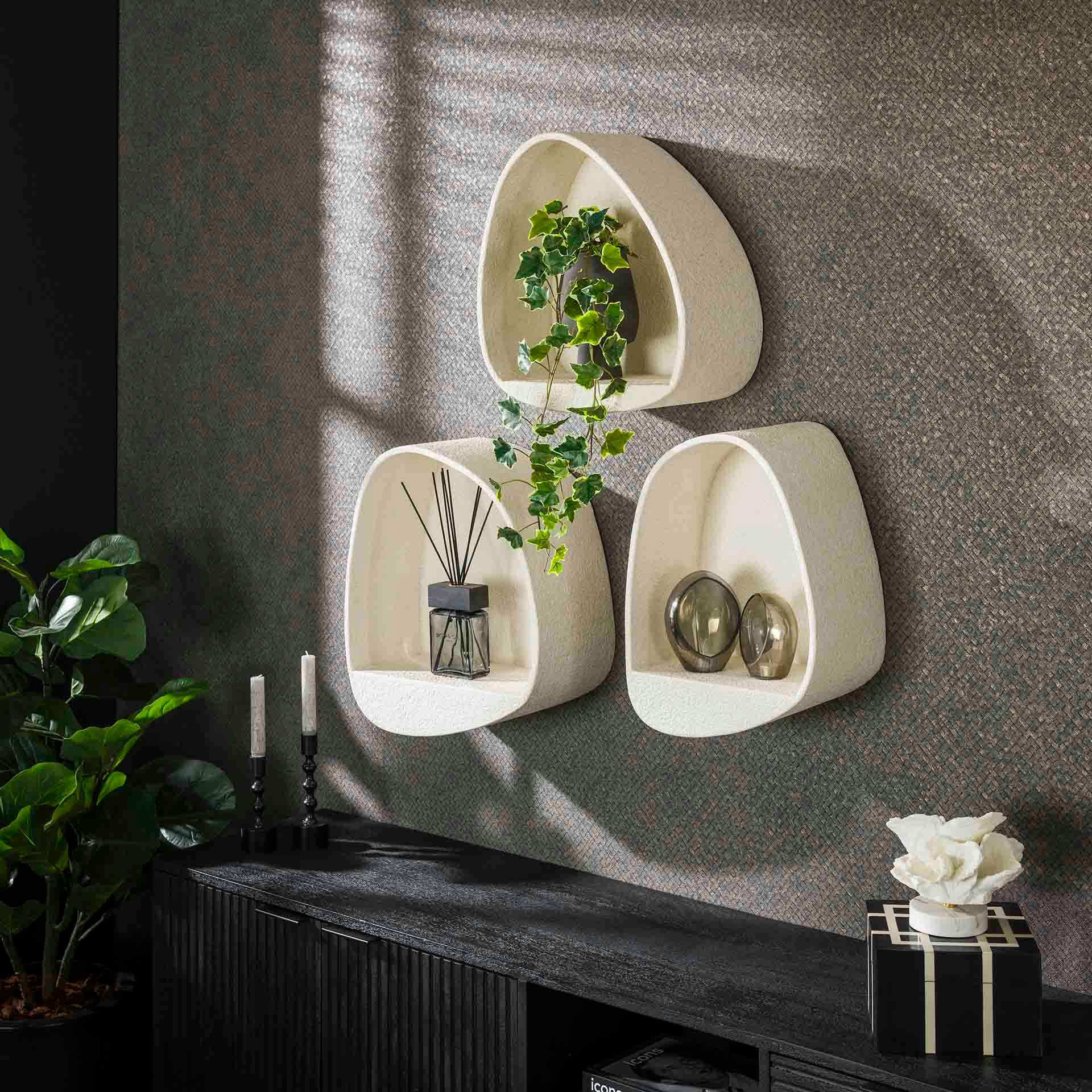 Etagère murale blanche en marbre composite forme organique 44 cm TAJ