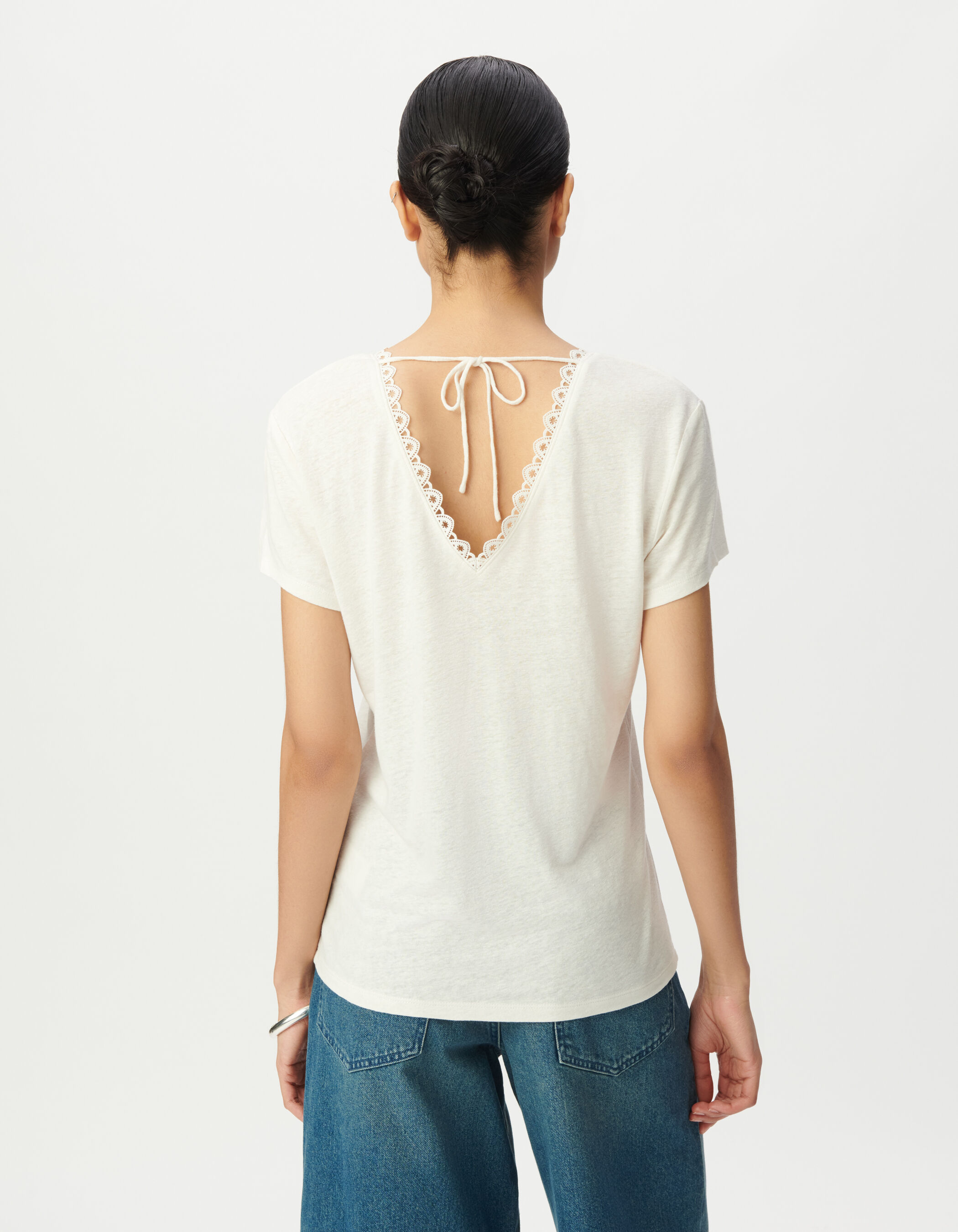 Tee-shirt blanc encolure V devant et dos