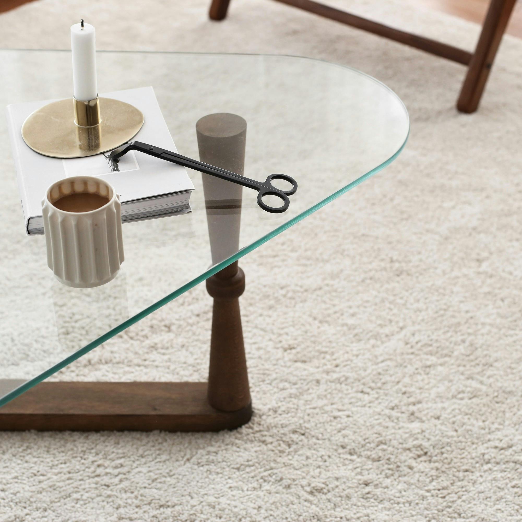 Table basse verre - forme triangle, pied bois sculpté BOMA
