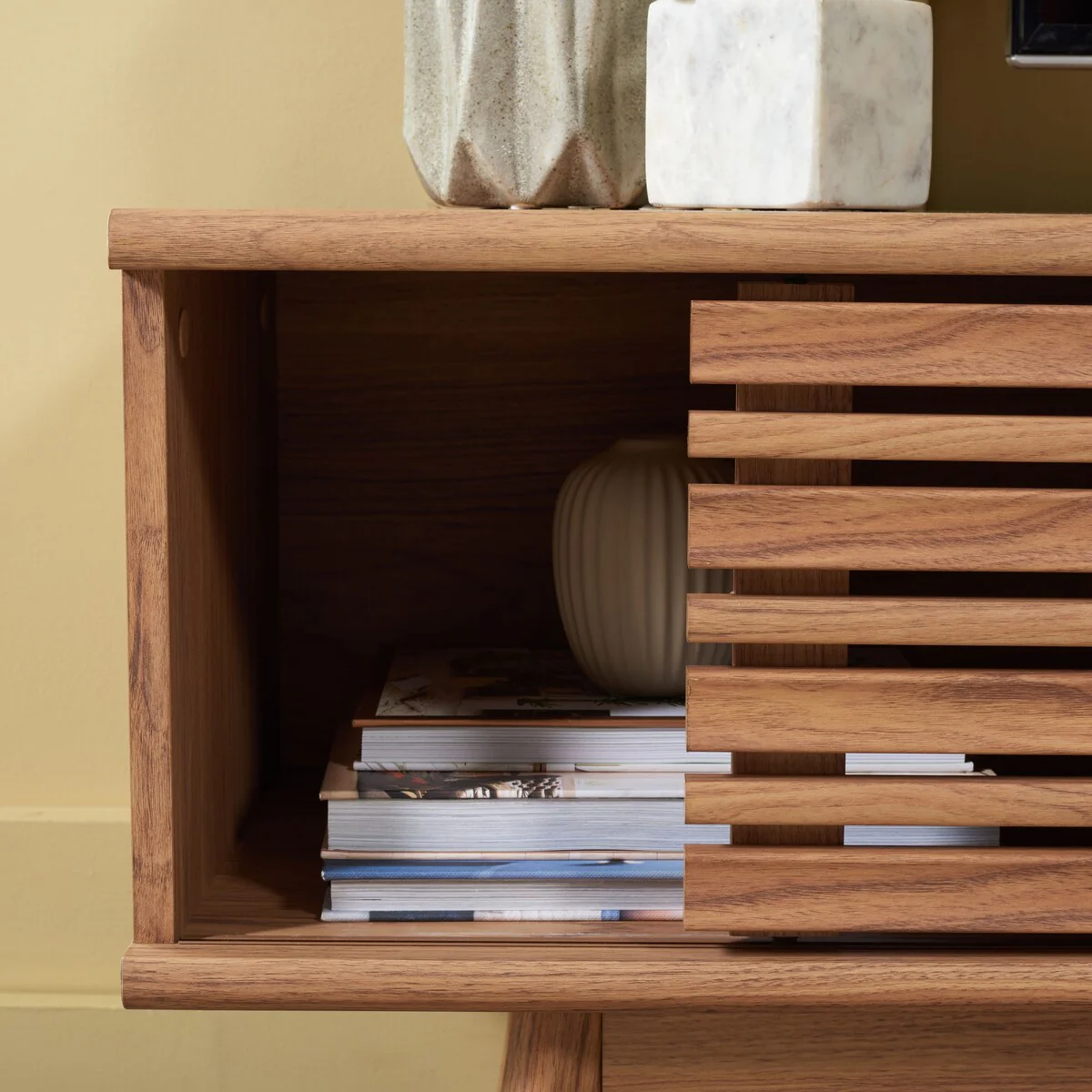 SAFAVIEH Teela Walnut 59-inch Storage Media TV Stand - 59 W x 15 L x 19 H - 59Wx15Dx19H