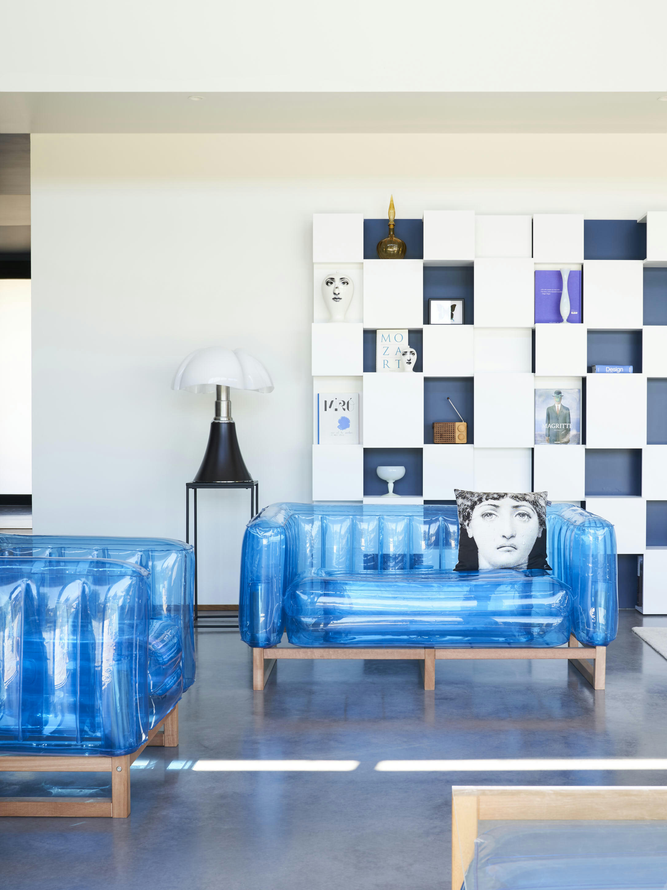 YOMI EKO - Canapé cadre aluminium assise thermoplastique bleu crystal