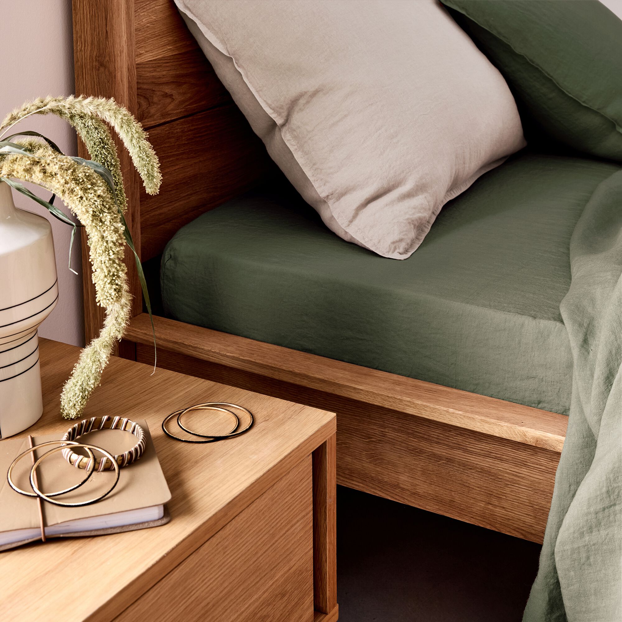 VENCE - Drap housse en lin lavé 140x200cm B28cm - vert cèdre