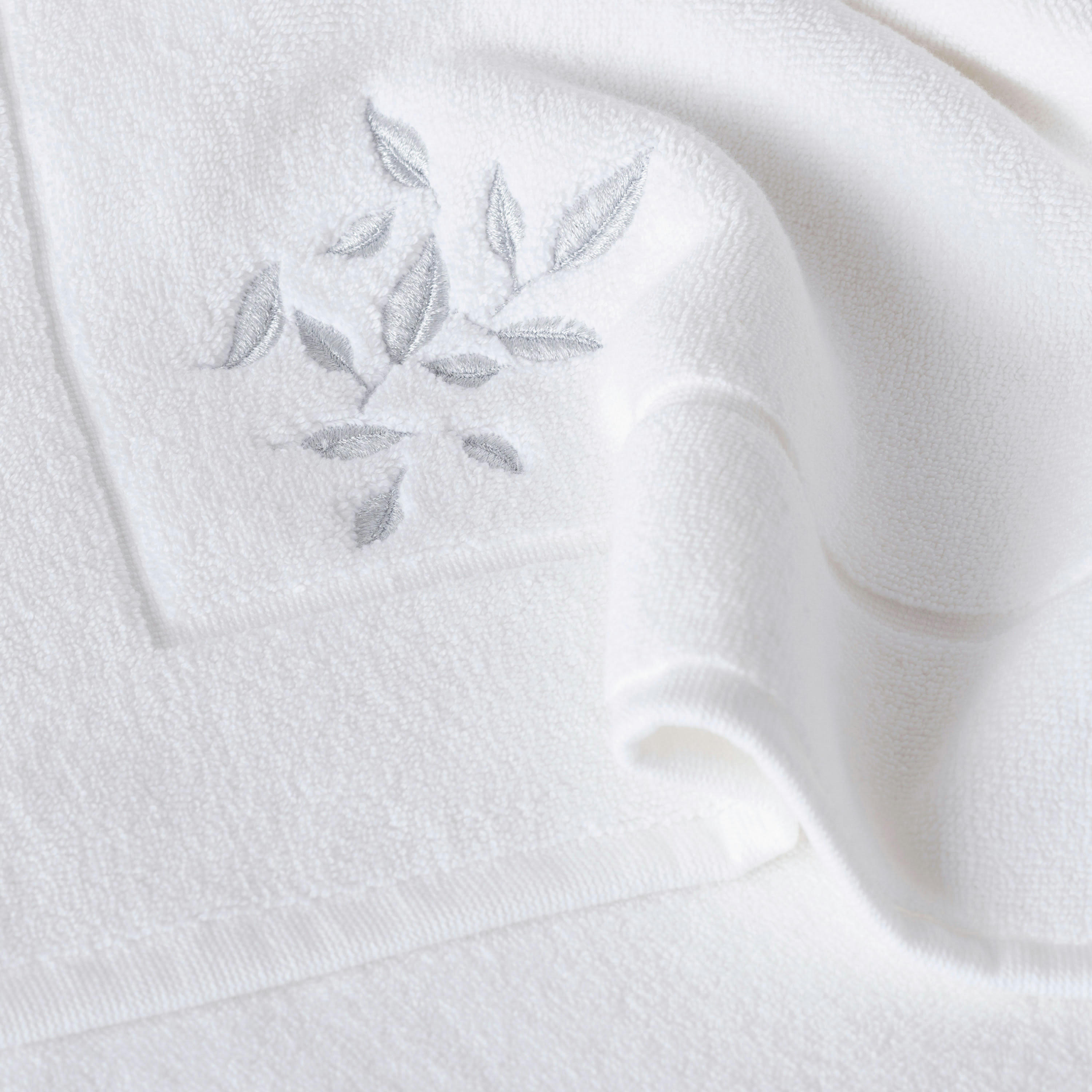 EQUINOXE - Tapis de bain Neige brodé bouclette blanc 50 x 90 cm