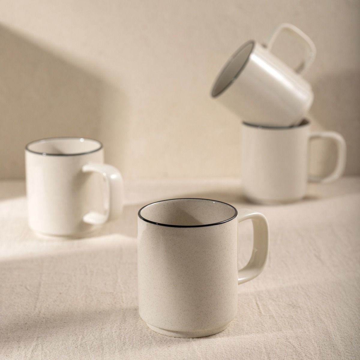 Zestaw kubków AZRA z czarnym rantem 4 szt