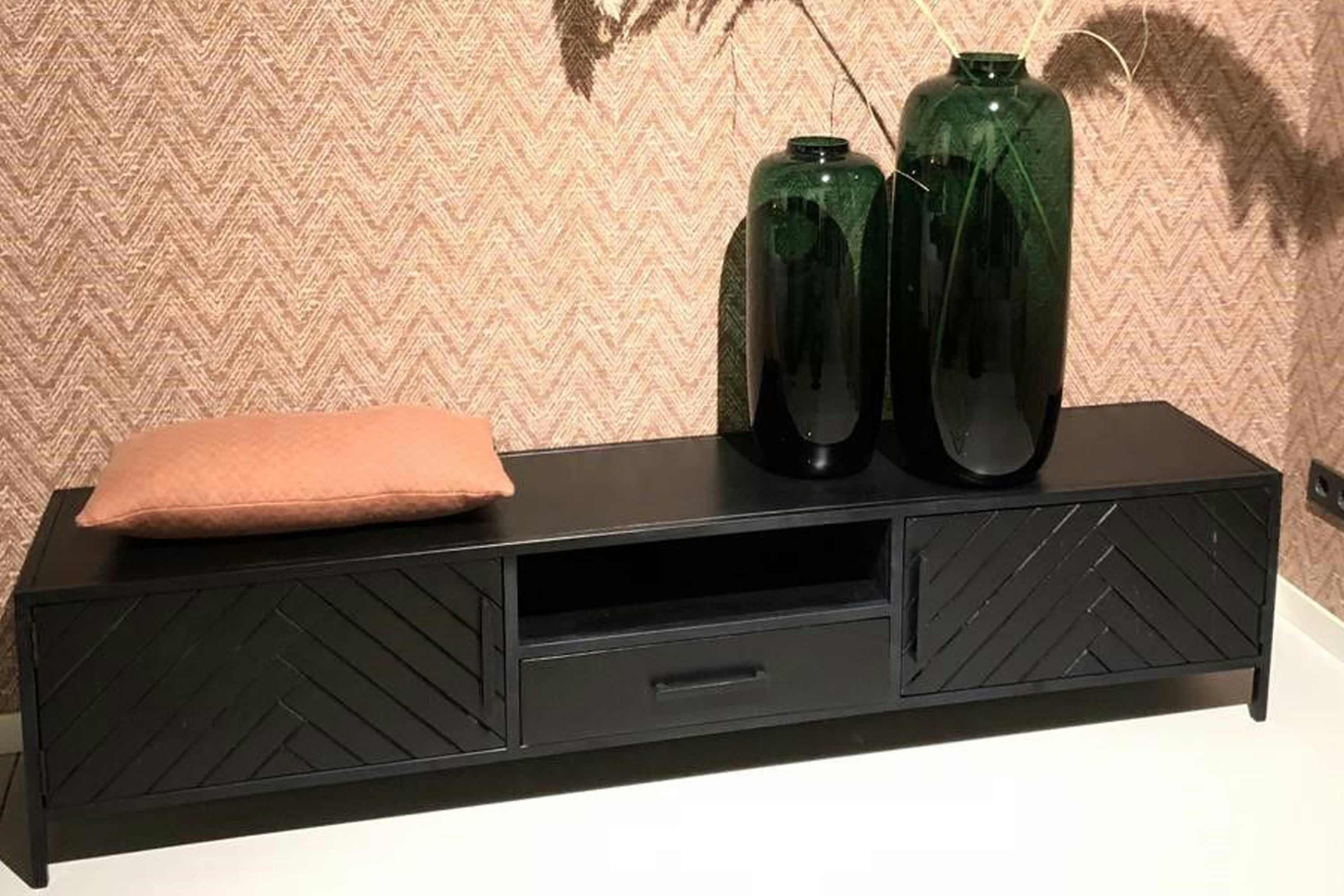 HENDAYE - HENDAYE-Meuble TV 2 portes 1 tiroir L200, Manguier massif noir, métal