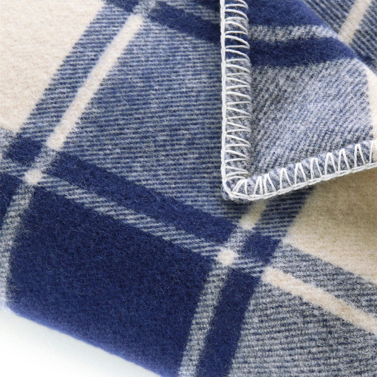 Plaid en laine, Kaspi