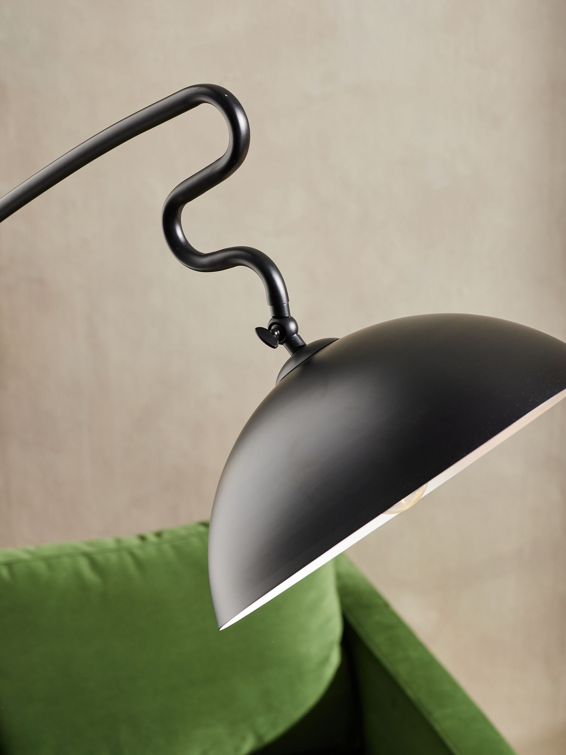 Avery Floor Lamp in Black