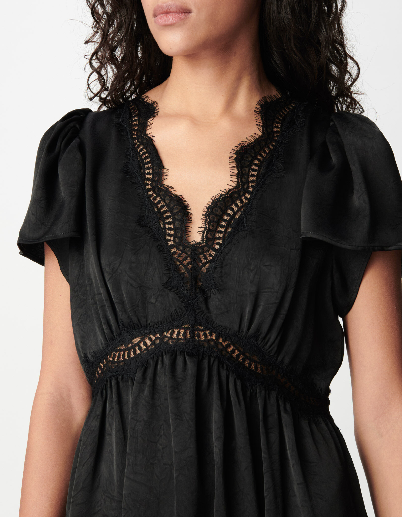 Robe longue noire satinée froissée détails dentelle Femme