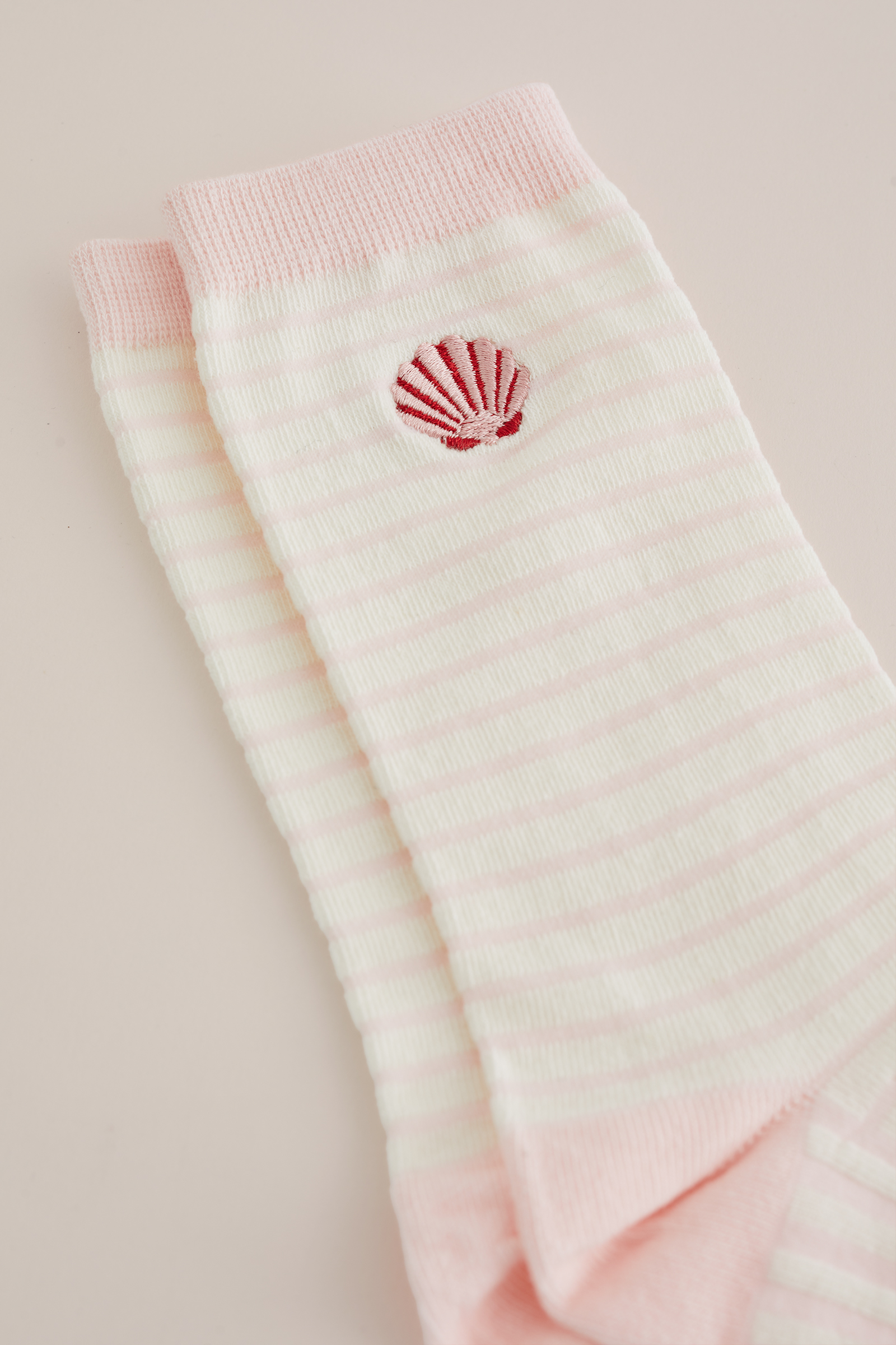 Dames sokken met embroideries