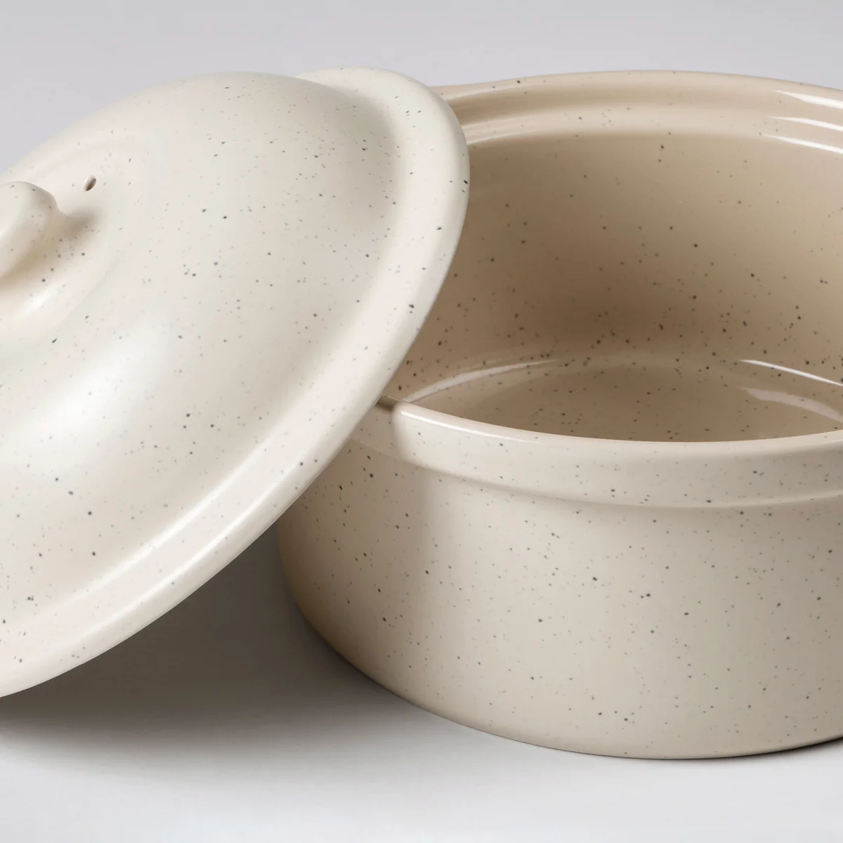 Broste Copenhagen- Vig Topf mit Deckel, 24 x 20,5 x 8,5 cm, beige