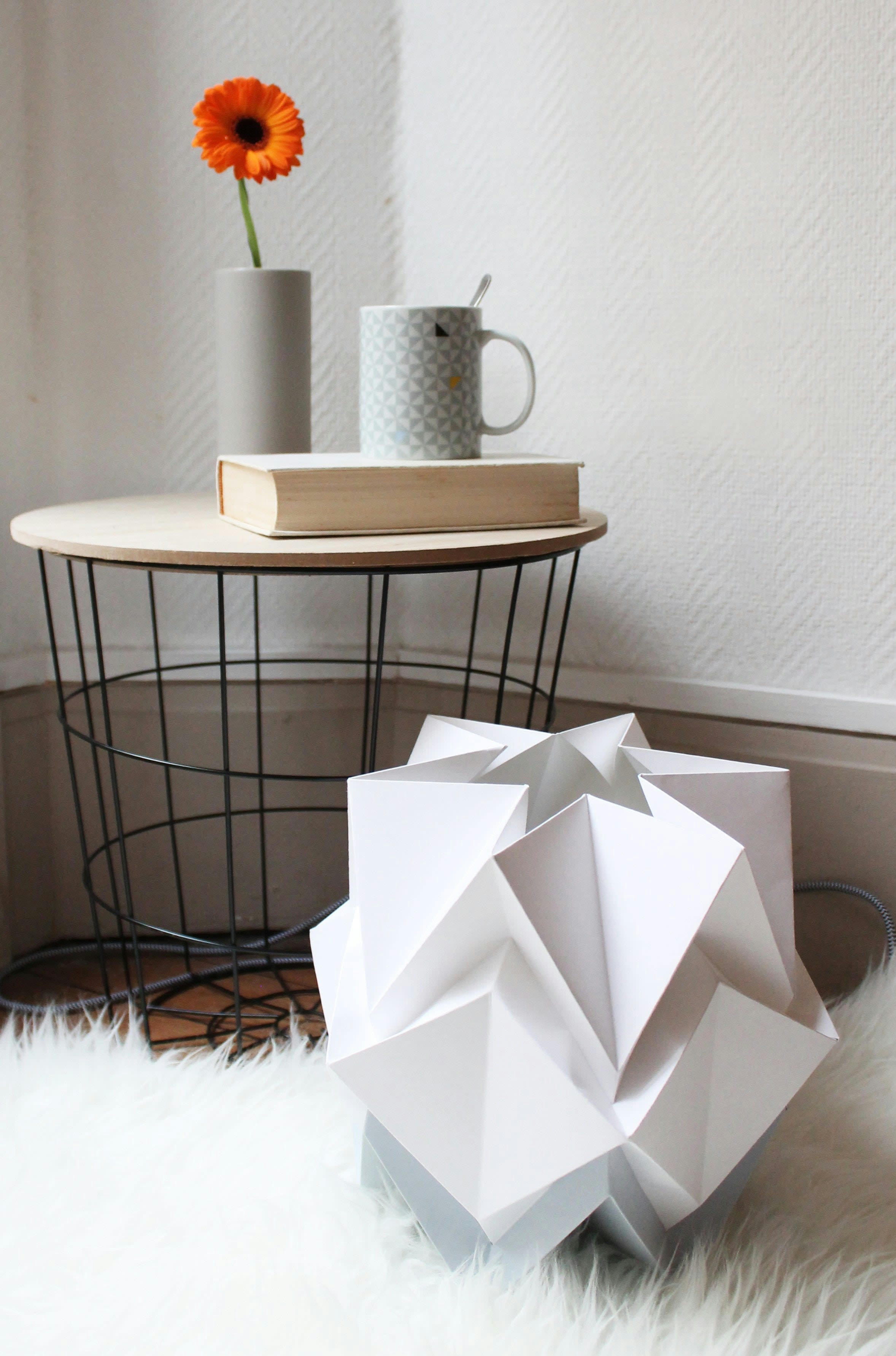 HIKARI - Lampe de table origami bicolore en papier taille M