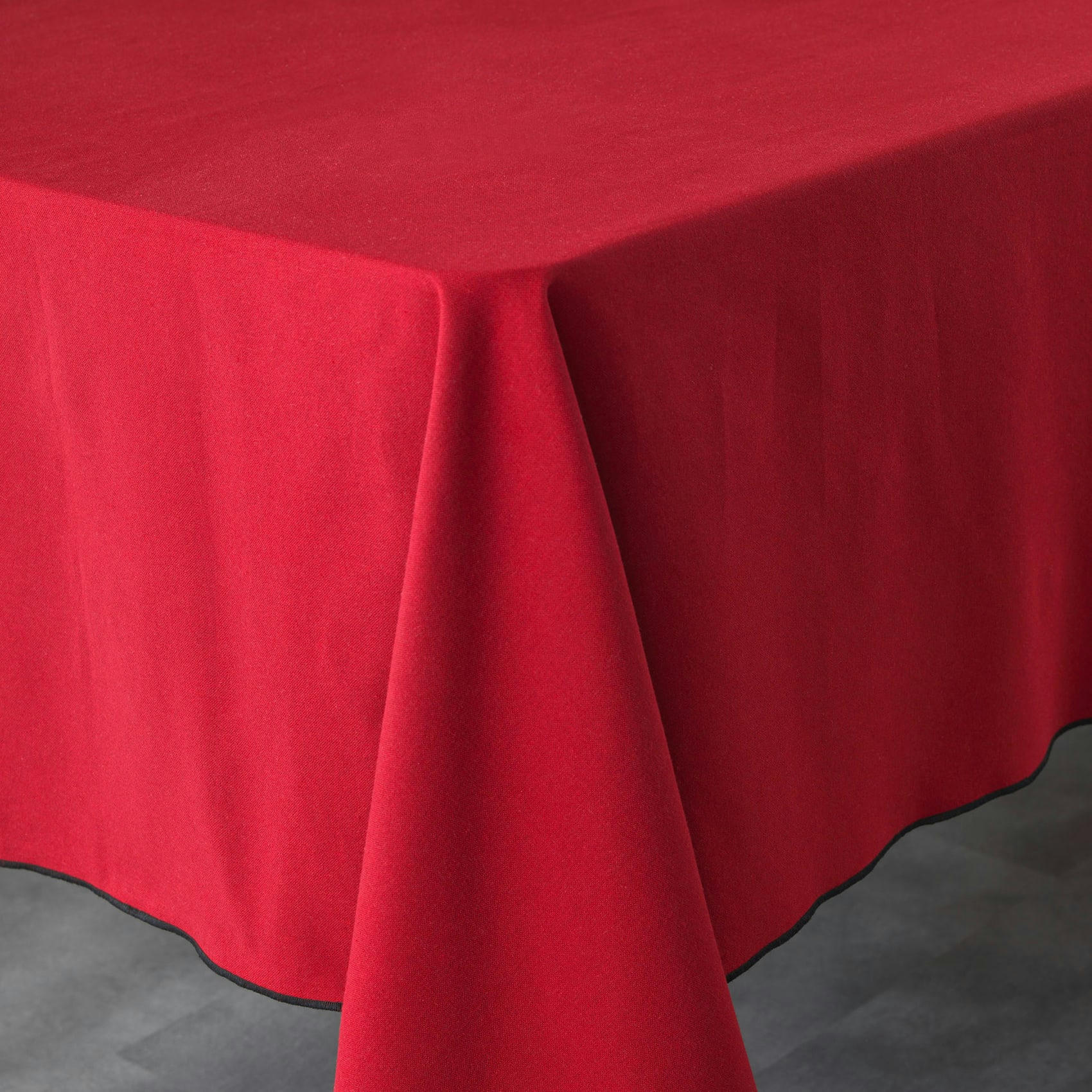 - Nappe bourdonnée en coton recyclé bordeaux 140x240 cm