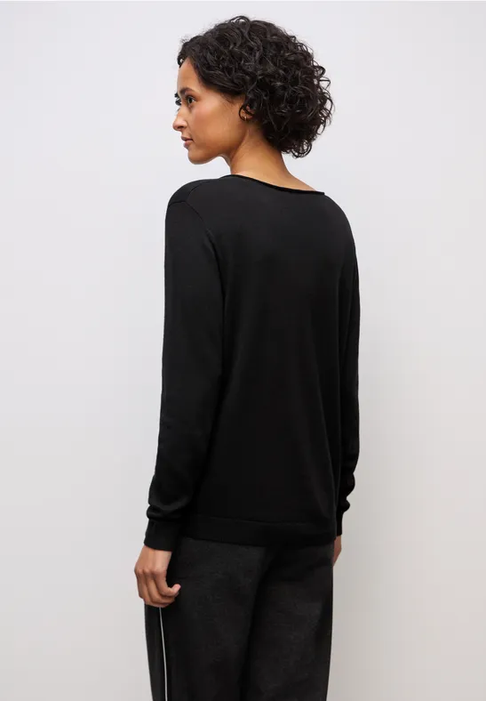 V-Neck Pullover