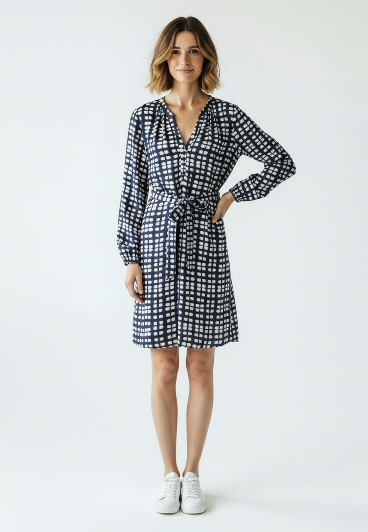 Kleid mit abstraktem Punktedruck