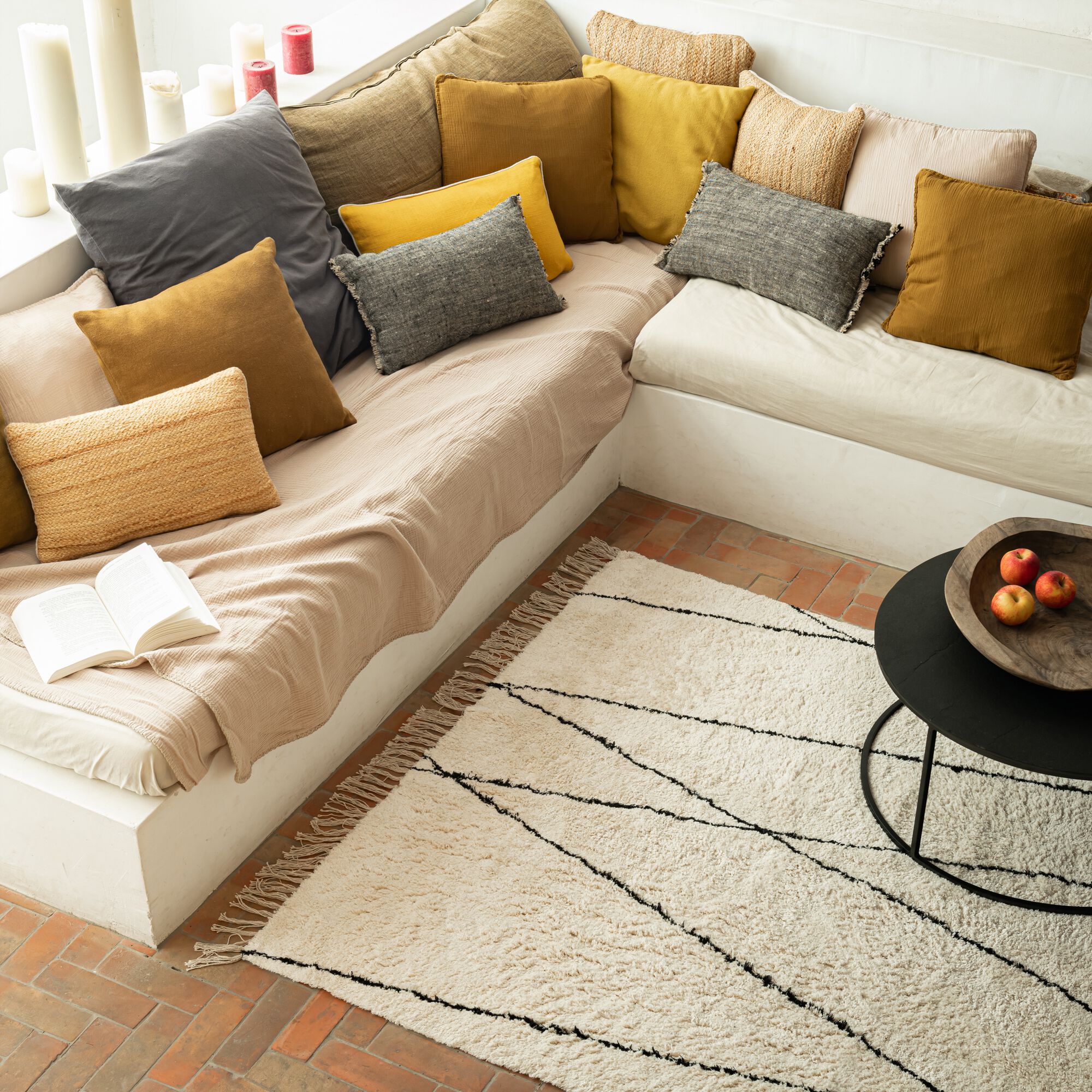 BENISSE - Tapis à motifs géométriques en coton - blanc et noir 160x230cm