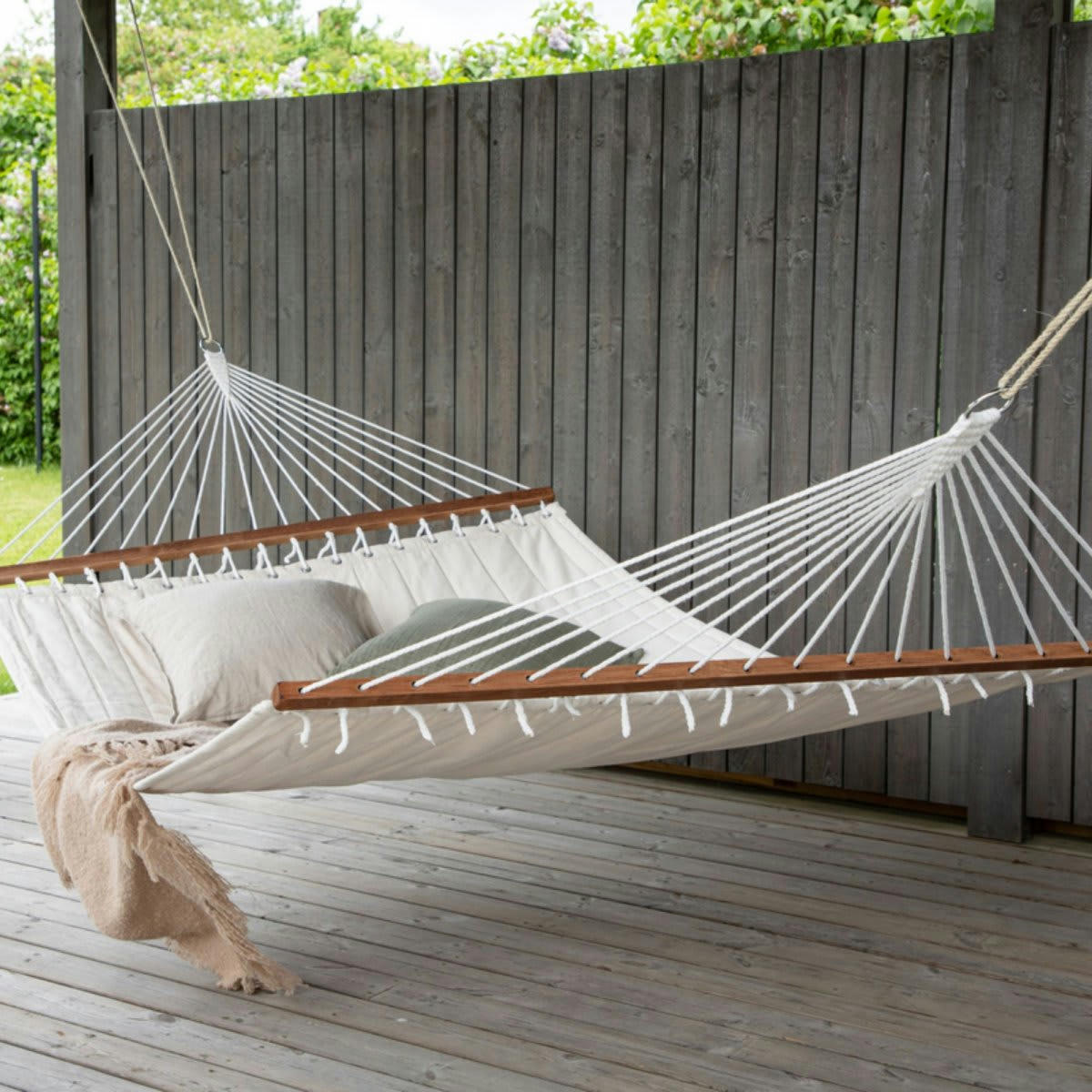 ORAN - Hamac en tissu beige avec structure en bois