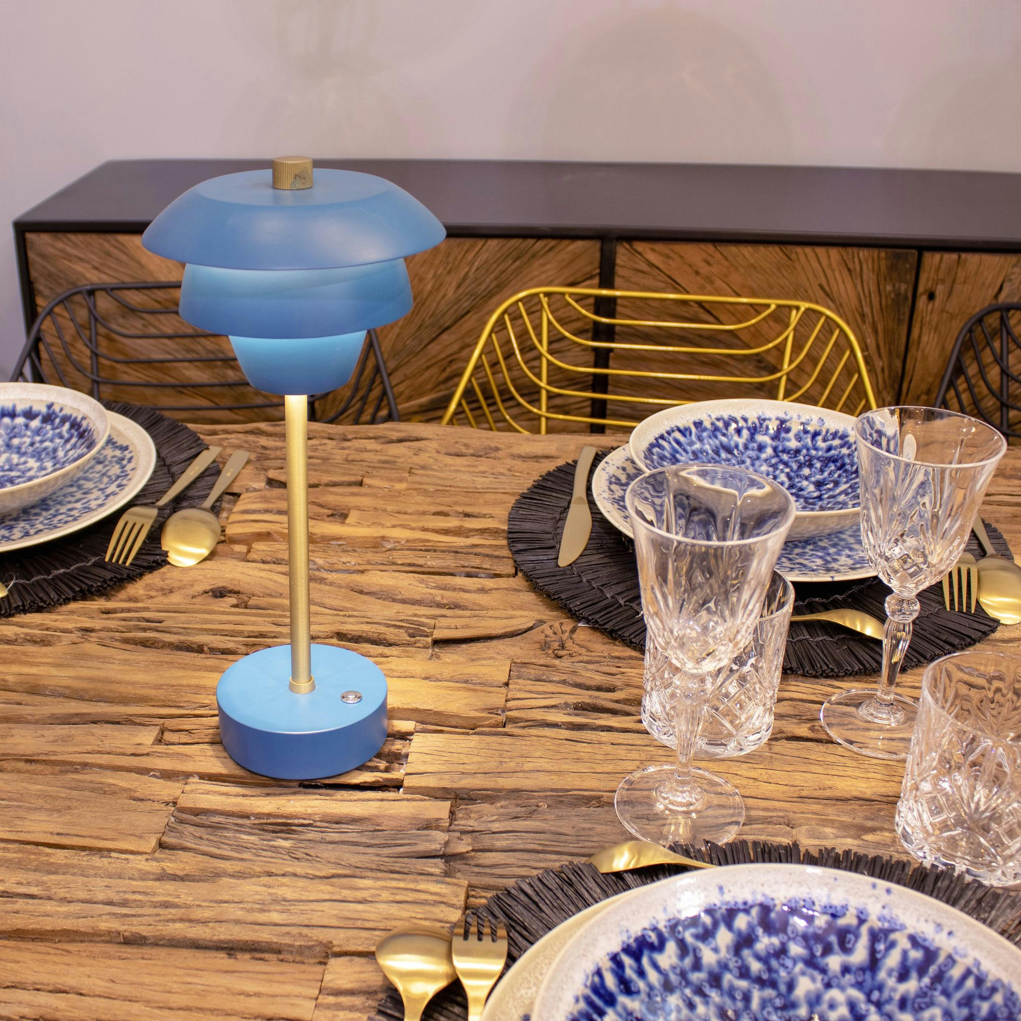 MOXY - Lampe à poser rechargeable en métal noir et doré