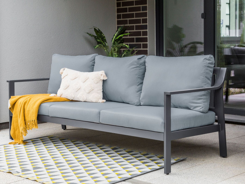 Sofa ogrodowa 3-osobowa metalowa z ciemnoszarymi poduchami