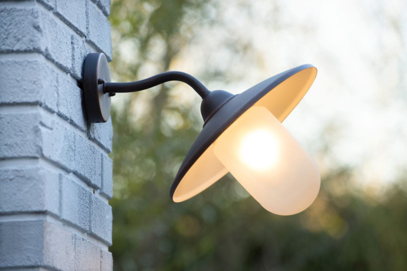 Kinkiet zewnętrznybrązowy rdzawo-biały ARUBA 1xE27x24W IP44 Lucide