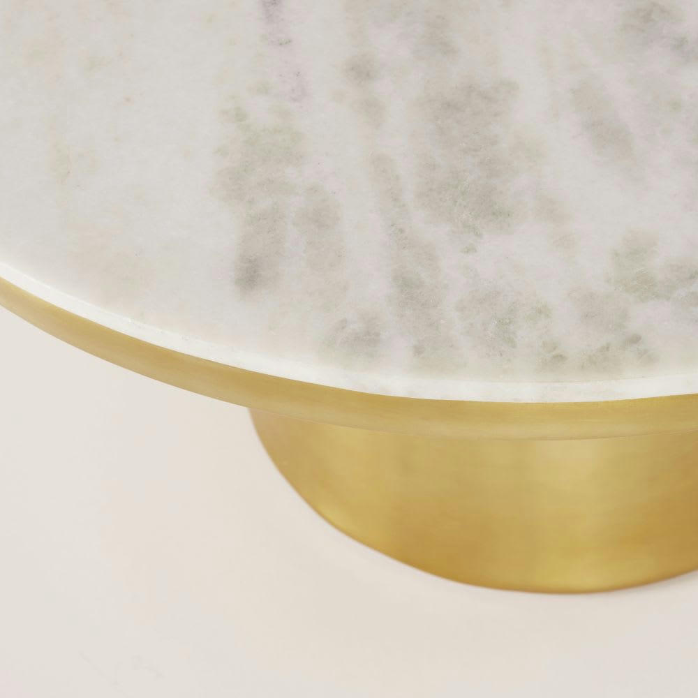 Taja - Table basse ronde en marbre blanc et métal doré