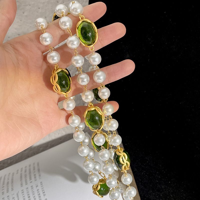 PEACH ACCESSORIES Layered Pearlies Necklace with Emerald Green Accents