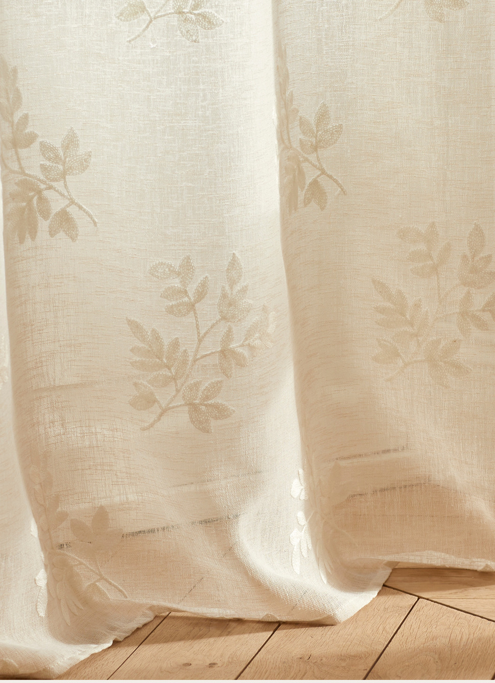 VOILAGE BRODÉ MOTIFS BOUQUETS ÉCRU