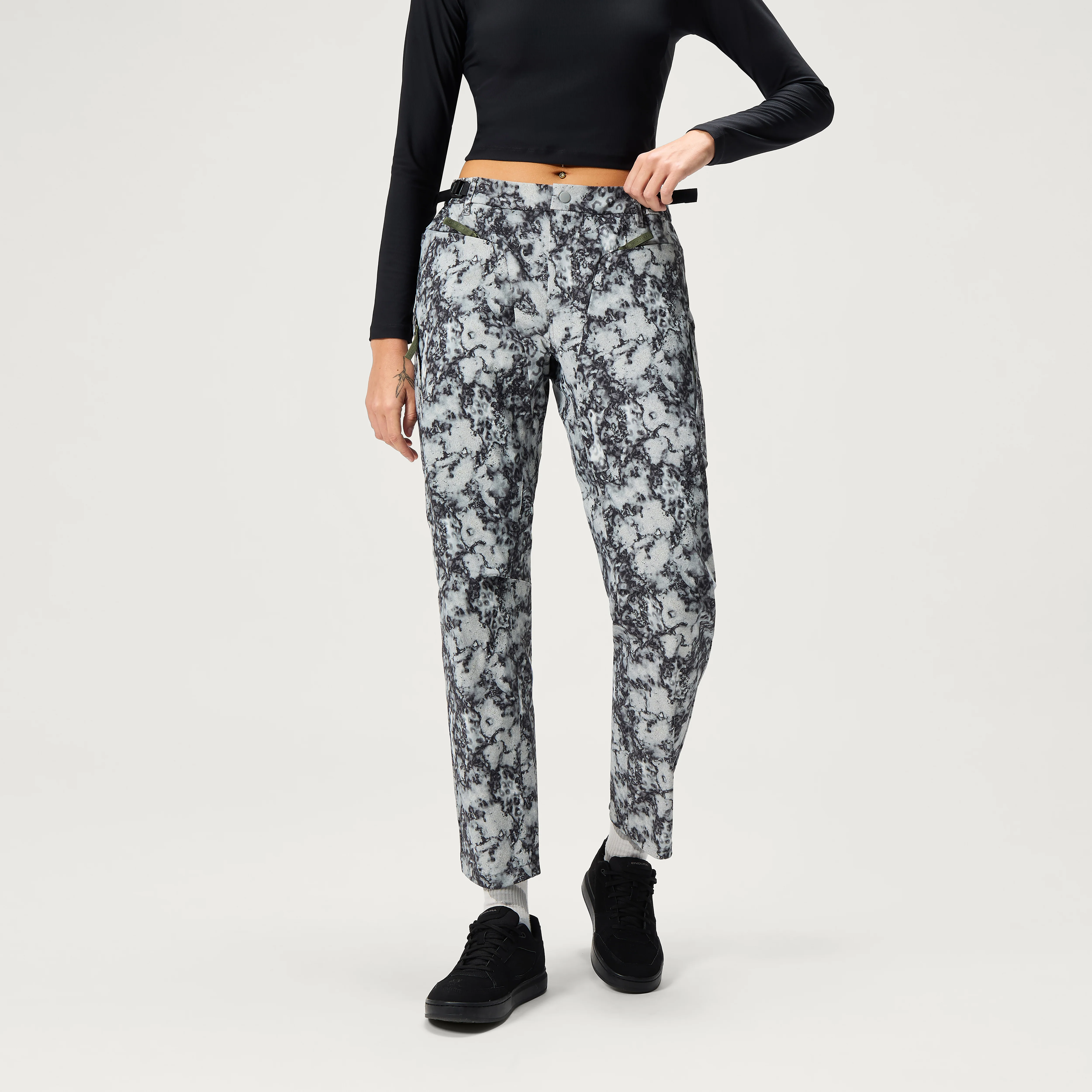 Women's SulTrac Adventure Pants - Dispersed Floral