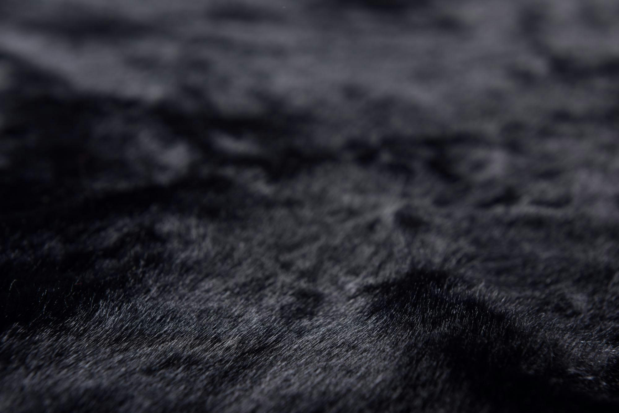 CHIARA - Tapis tissé à la machine en polyester - noir