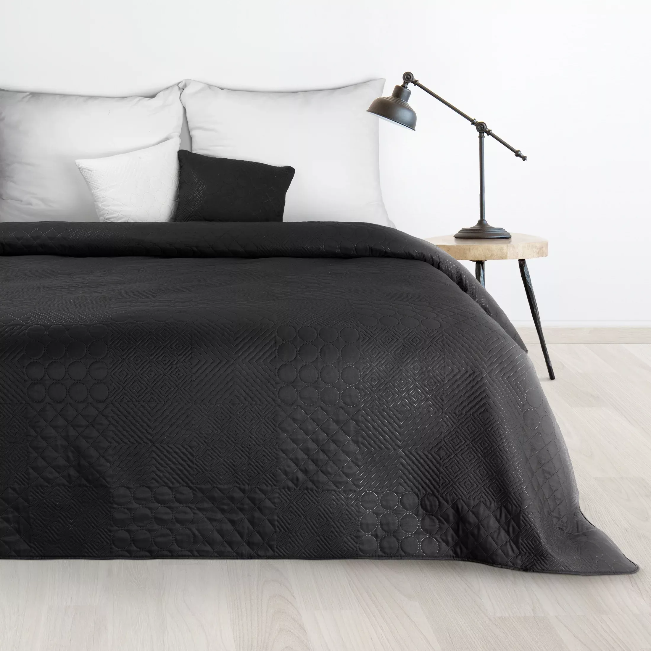 Narzuta czarna 170x210 cm z patchworkowym motywem wytłaczanym techniką hot press BONI 5 Design 91