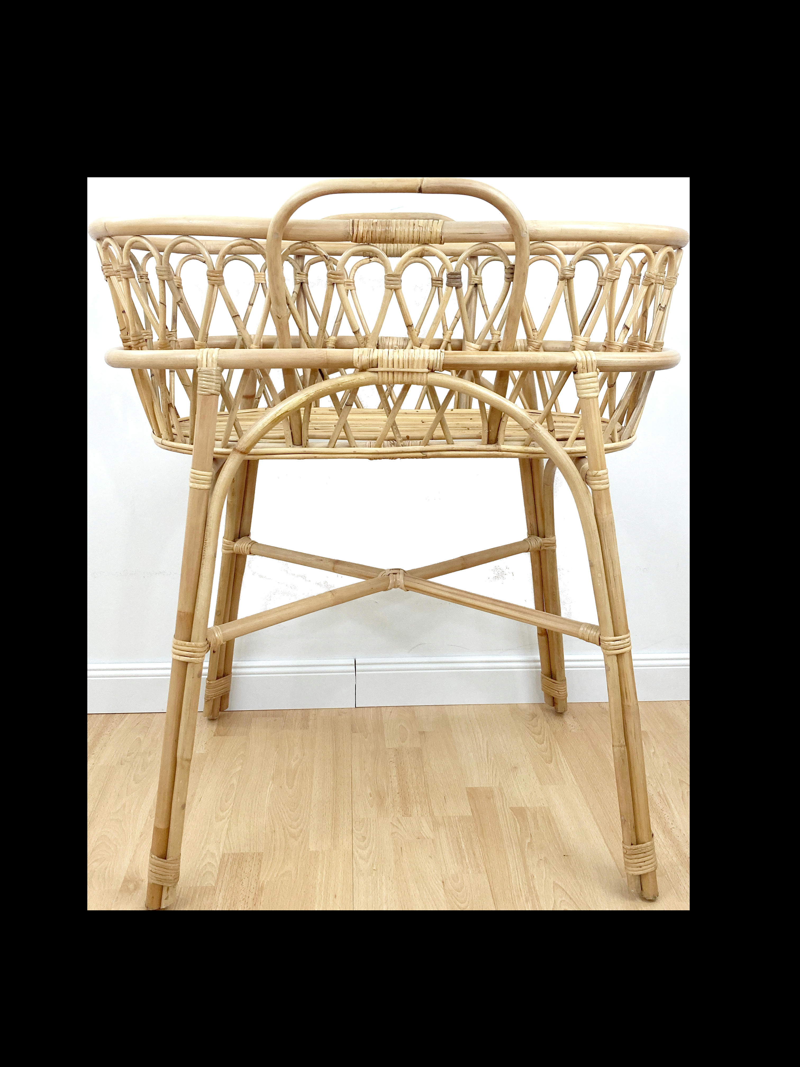 June - Couffin 30x70cm et son support en rotin naturel