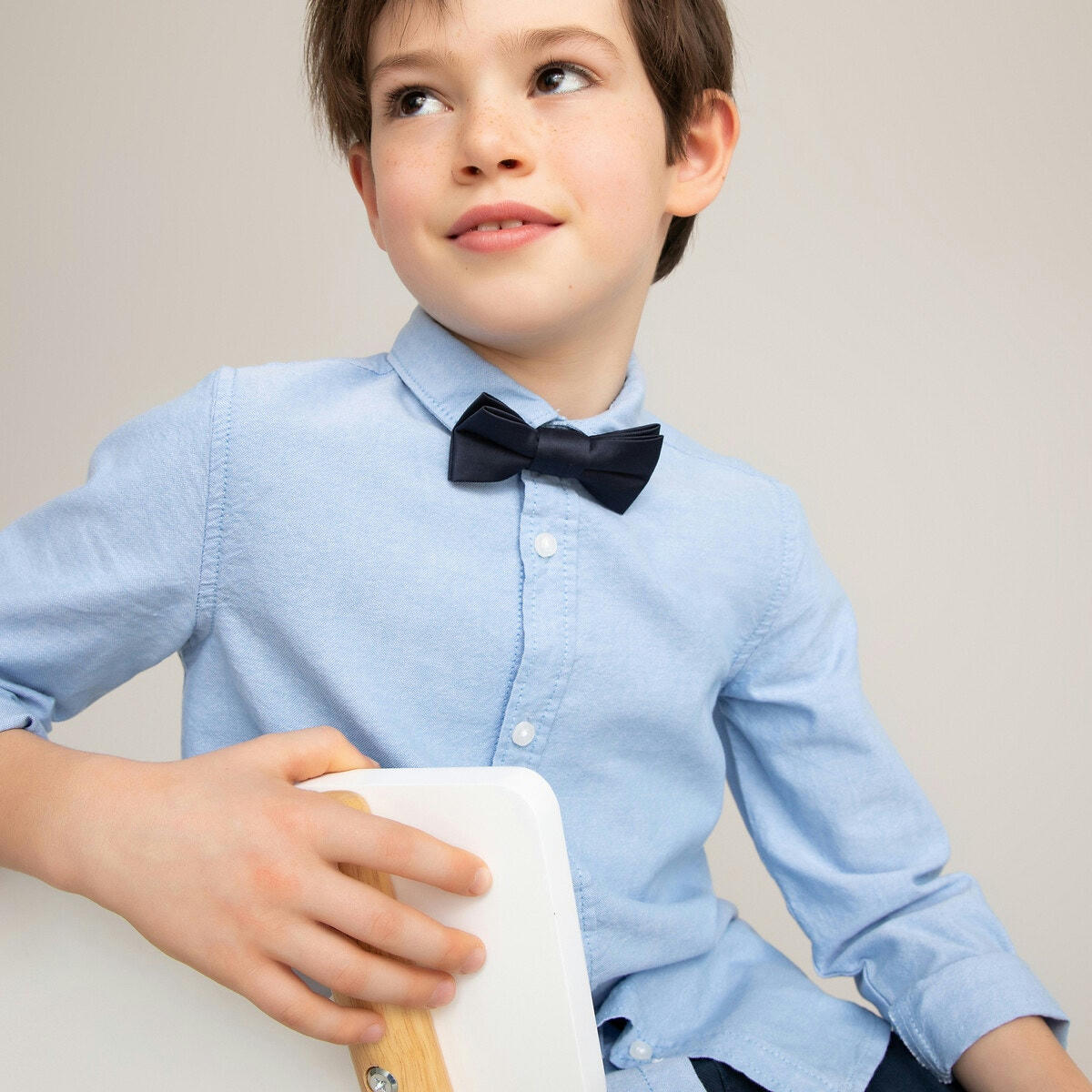 Chemise avec noeud papillon amovible