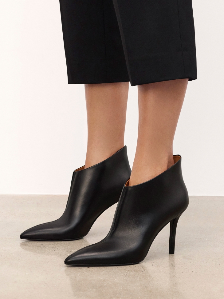 Black high stiletto boots